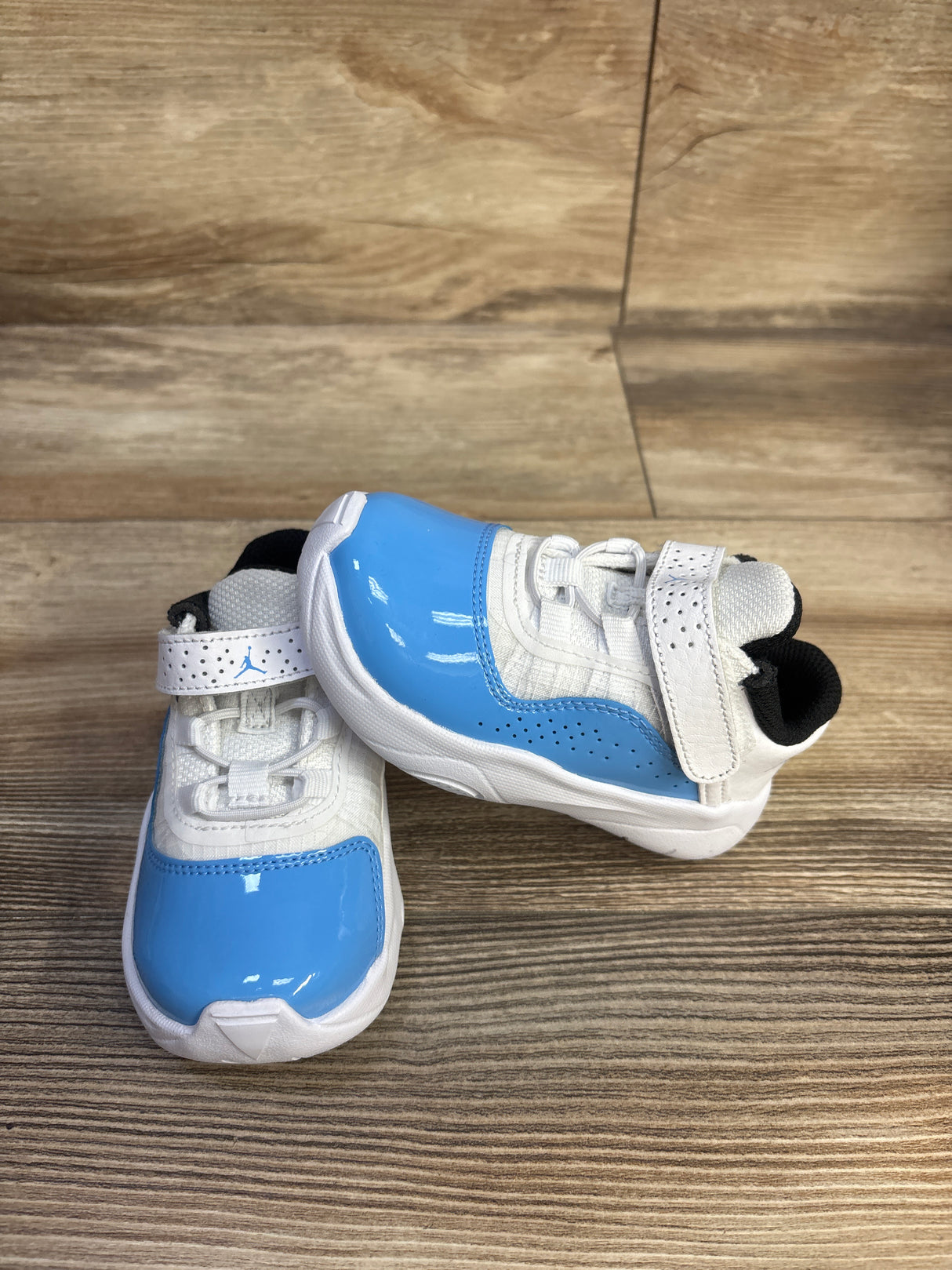 Air Jordan 11 CMFT Low TD 'UNC' Sneakers sz 6c