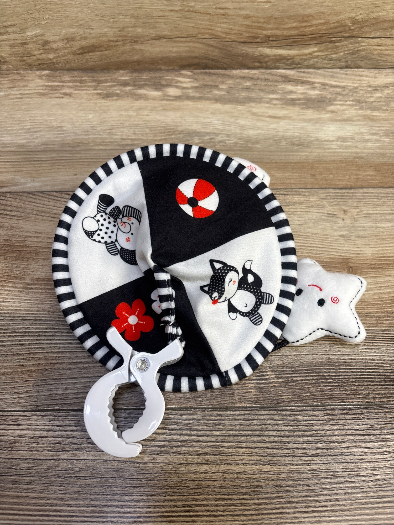 TOLOLO High Contrast Hanging Activity Toy