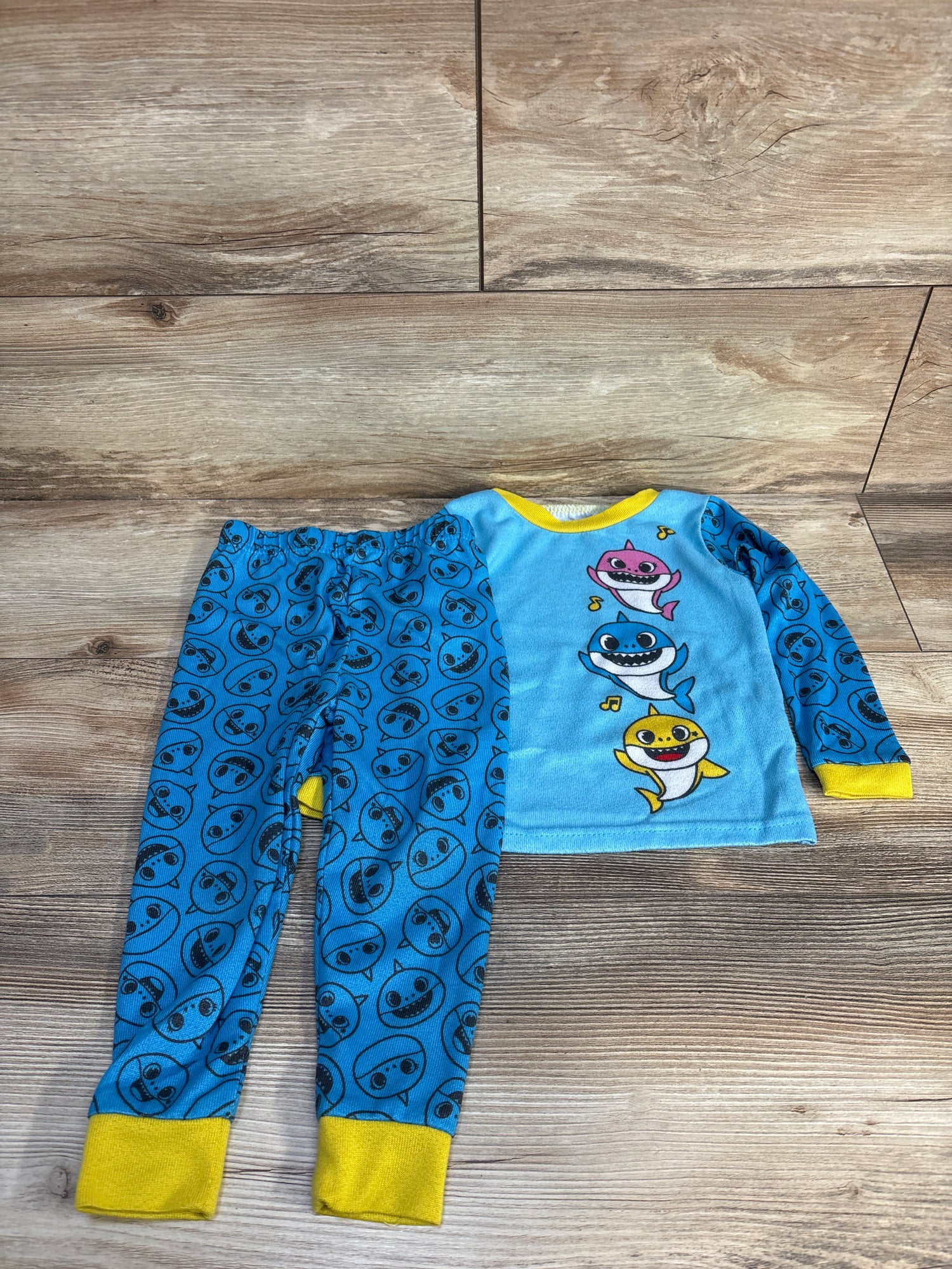 Baby Shark 2pc Pajama Set Blue sz 3T