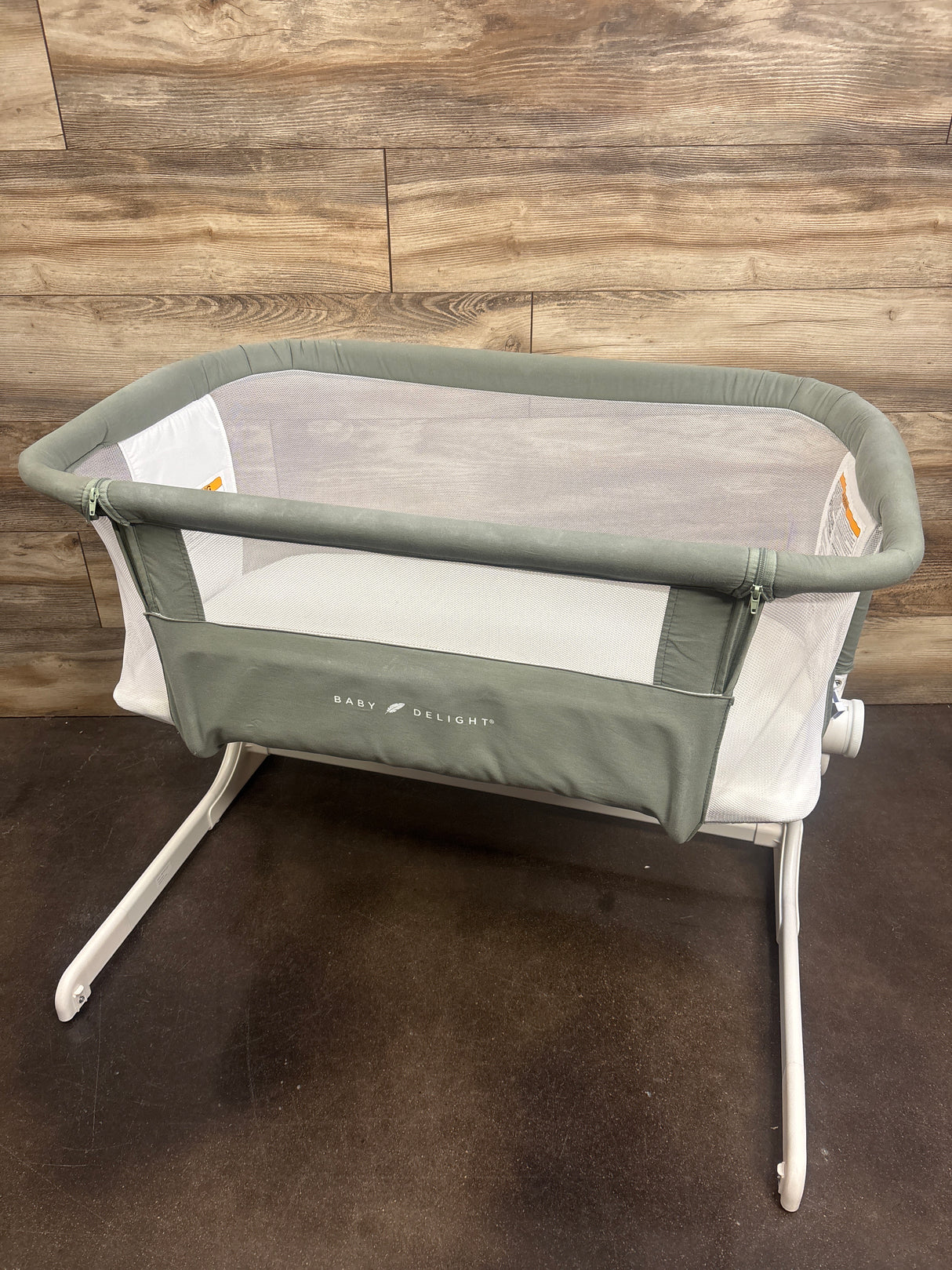Baby Delight Beside Me Dreamer Bedside Bassinet in Grey