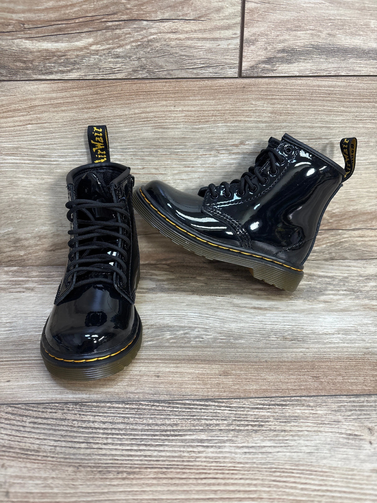 Dr. Martens Lace Up Boots in Patent Leather Black  sz 8c
