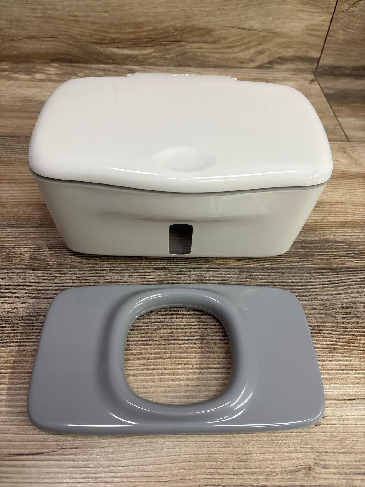OXO Tot Perfect Pull Wipes Dispenser