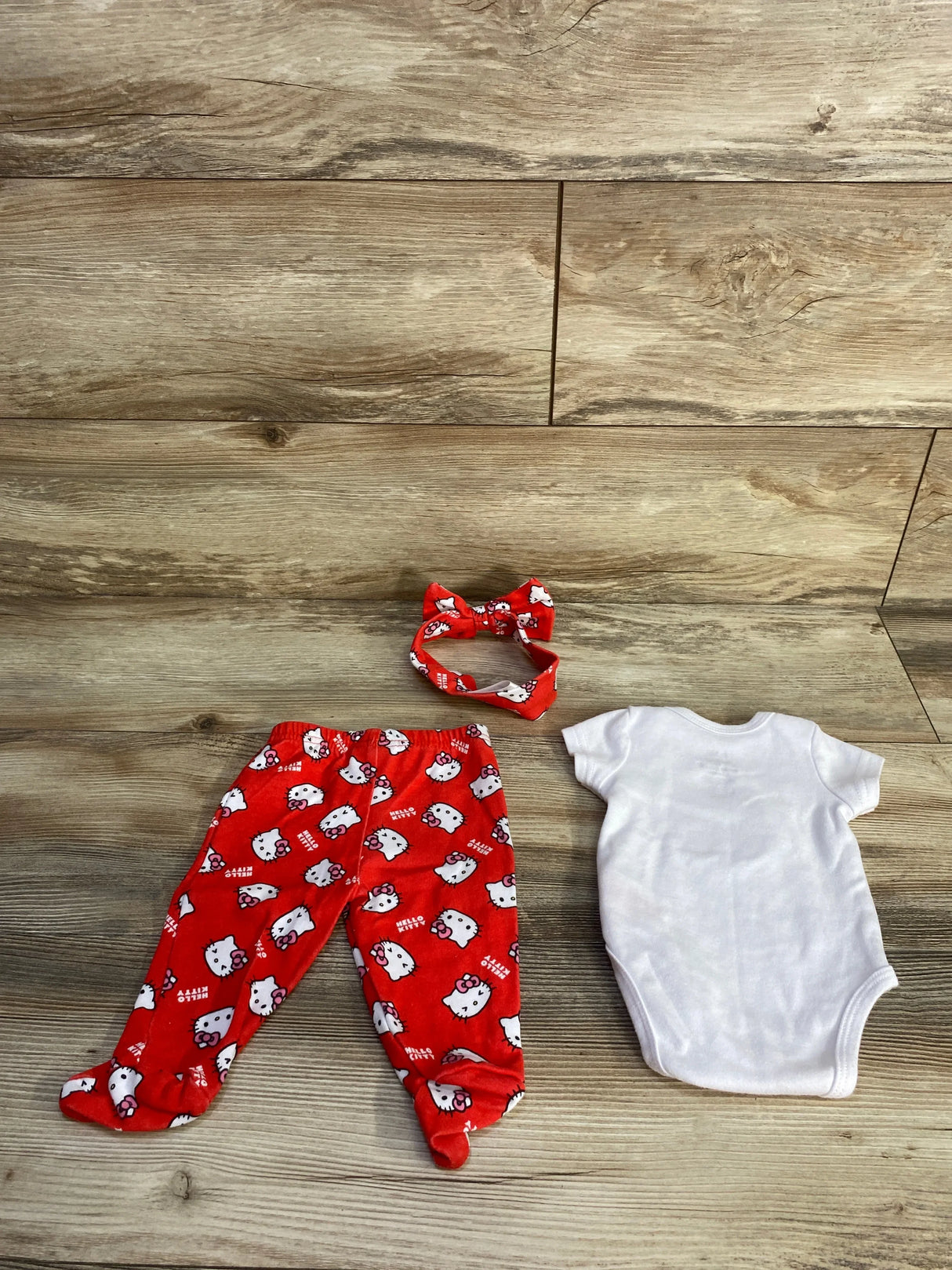 Hello Kitty 3pc Bodysuit, Pants, & Headband Set White sz 3m