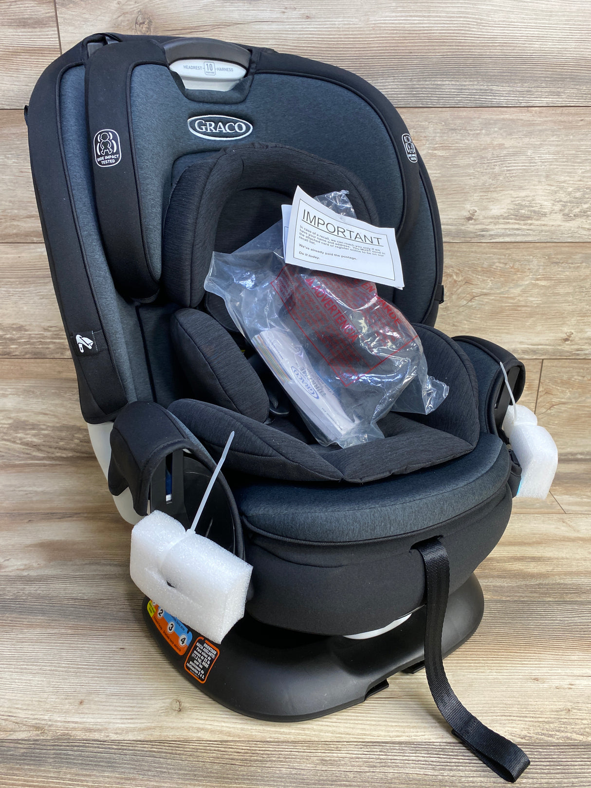 NEW Graco Turn2Me 3-in-1 Rotating Convertible Car Seat in Cambridge