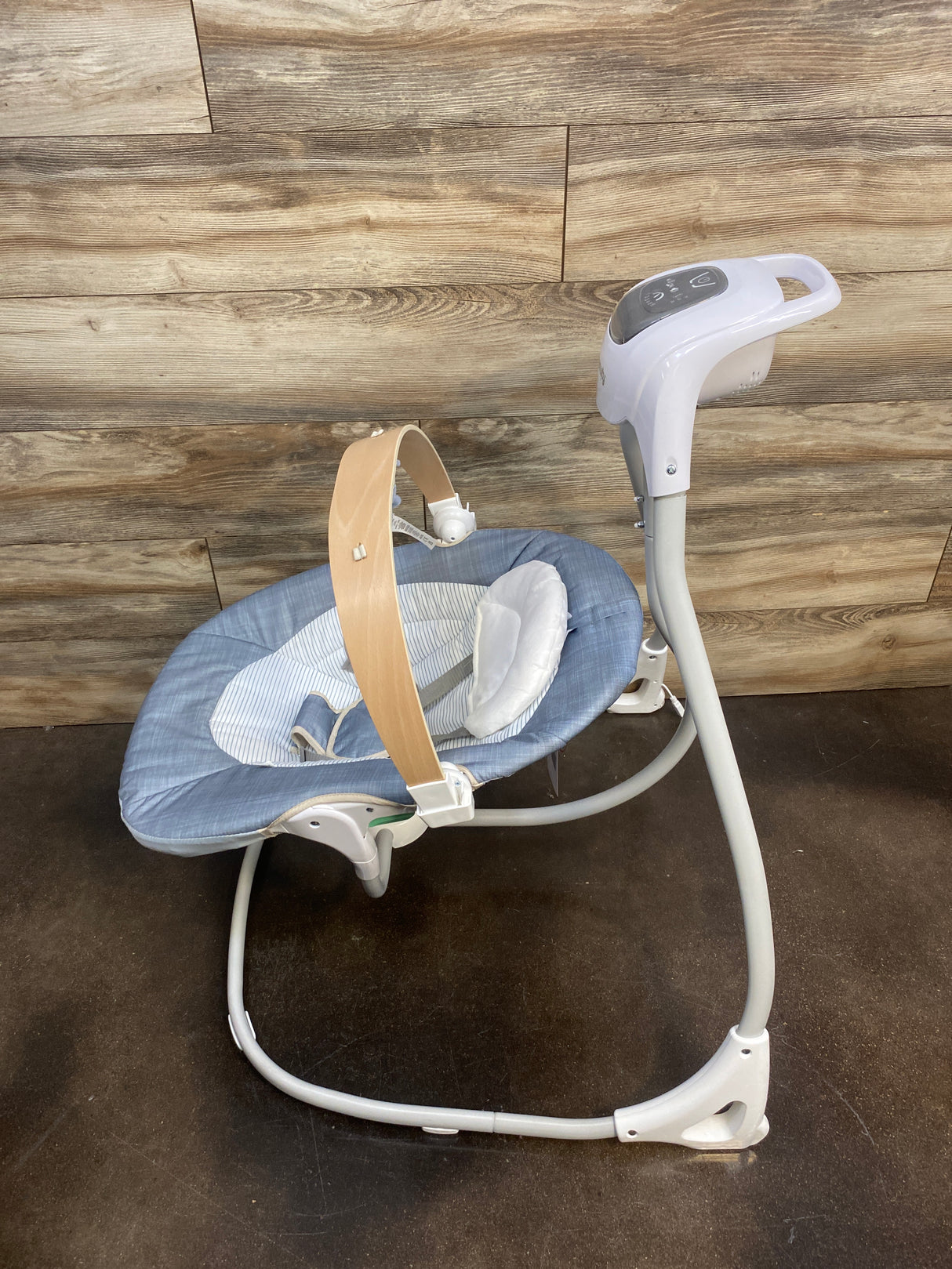 Ingenuity Simple Comfort Compact Swing with Wood Toy Bar - Chambray