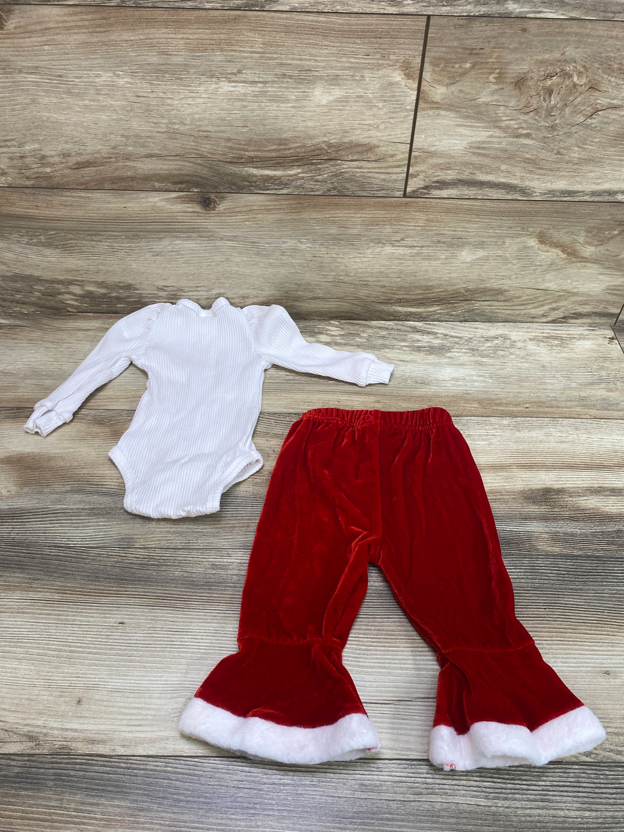 2pc Santa Baby Ribbed Bodysuit & Pants White sz 9-12m