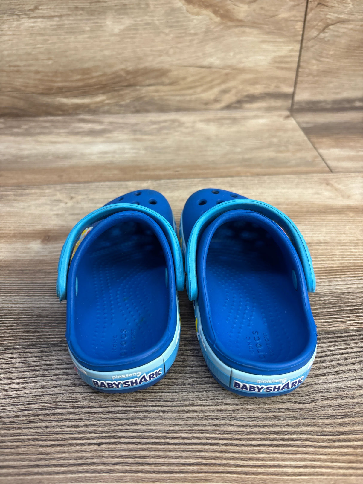 Crocs Fun Lab Baby Shark Band Clog, Blue sz 6c