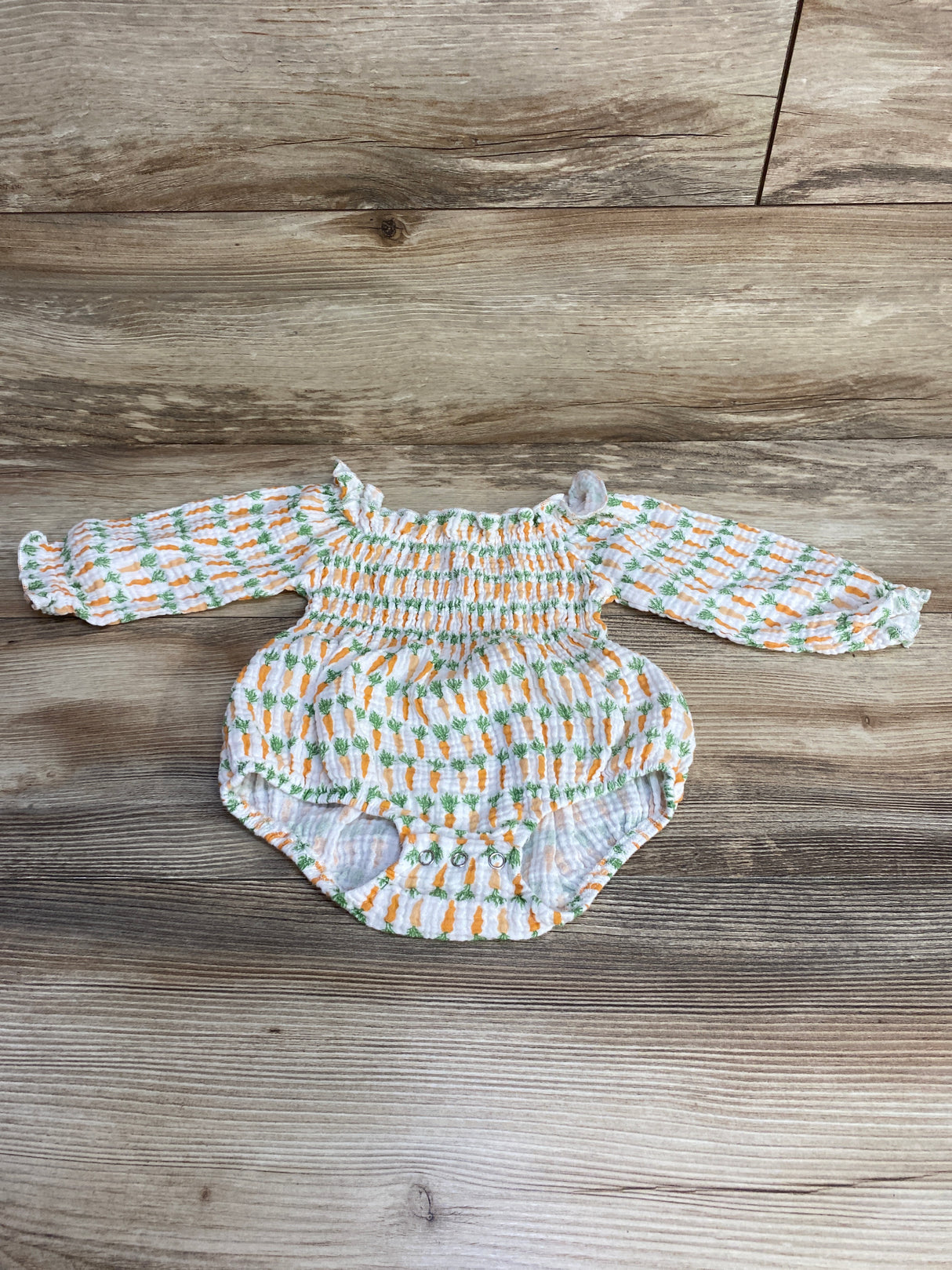 Carrot Print Smocked Romper White sz 9-12m