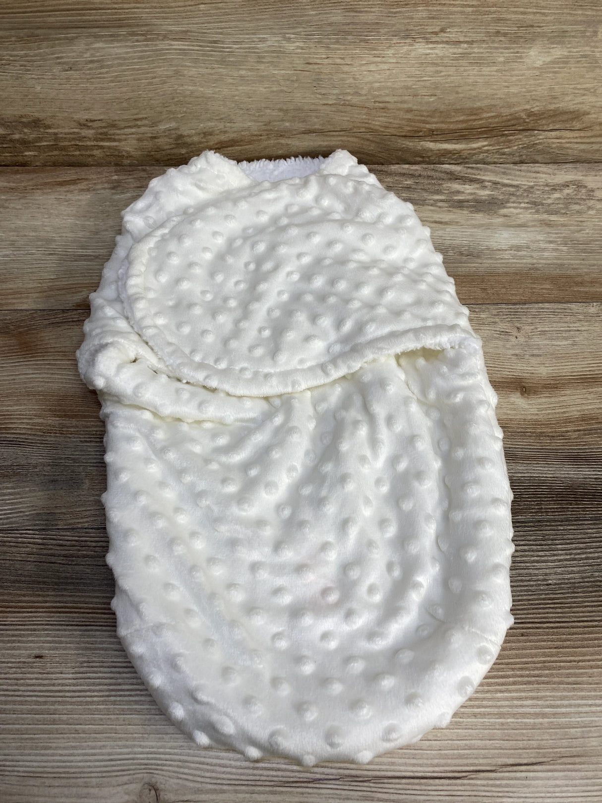 Oeko-Tex Swiss Dot Plush Swaddle Me White sz 0-3m