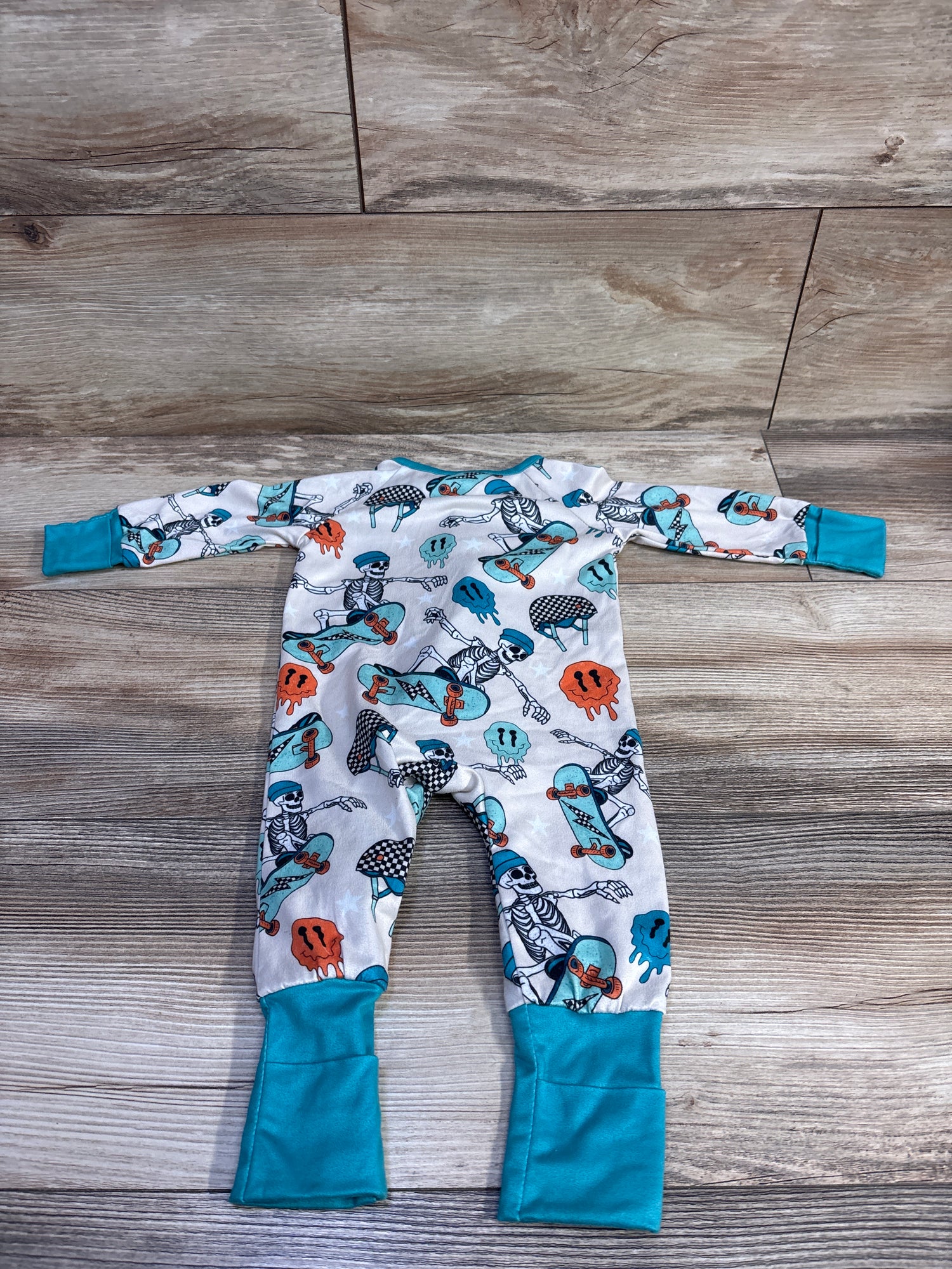 Skateboarding Skeleton Convertible Sleeper Beige sz 0-3m