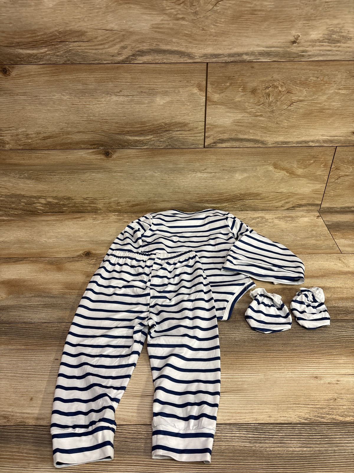 4pc Bodysuit, Pants, Mittens, & Hat Set White sz 6-9m