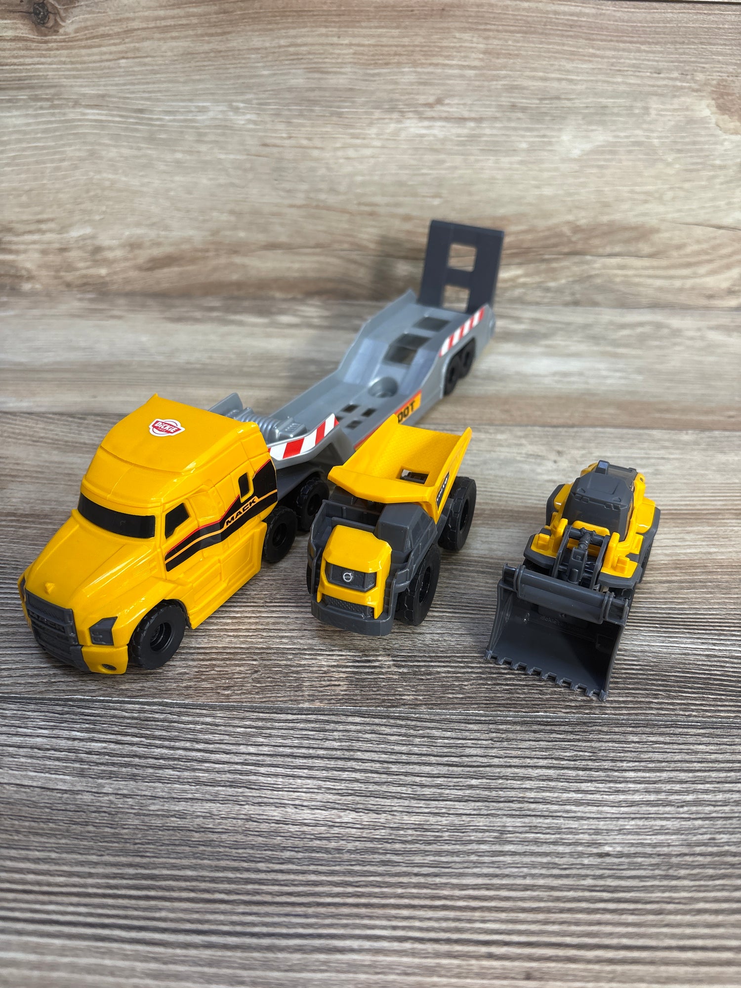 Dickie Toys Mack/Volvo Micro Builder Truck