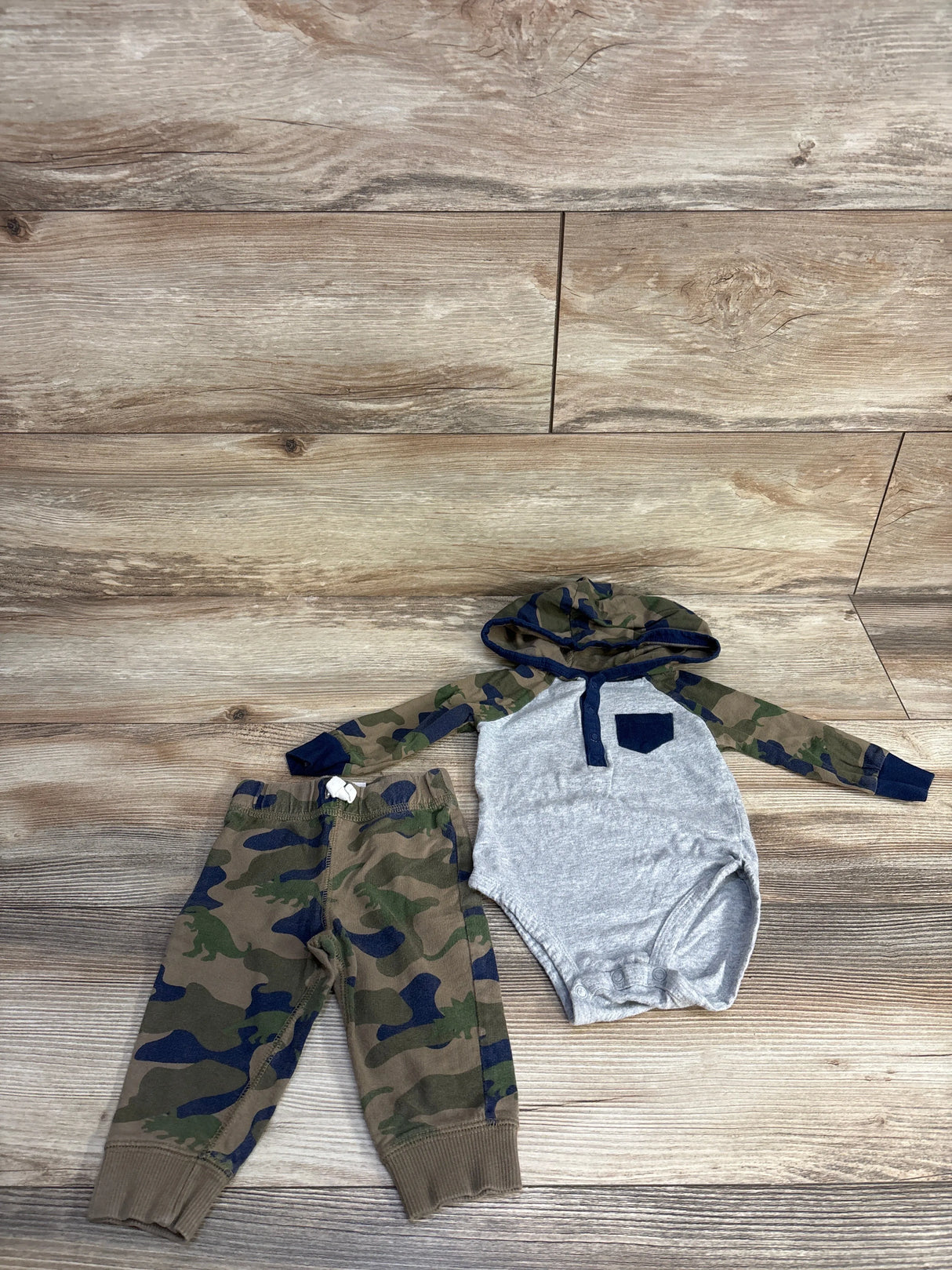 Carter's 2pc Camo Hooded Bodysuit & Pants Set Green sz 6m