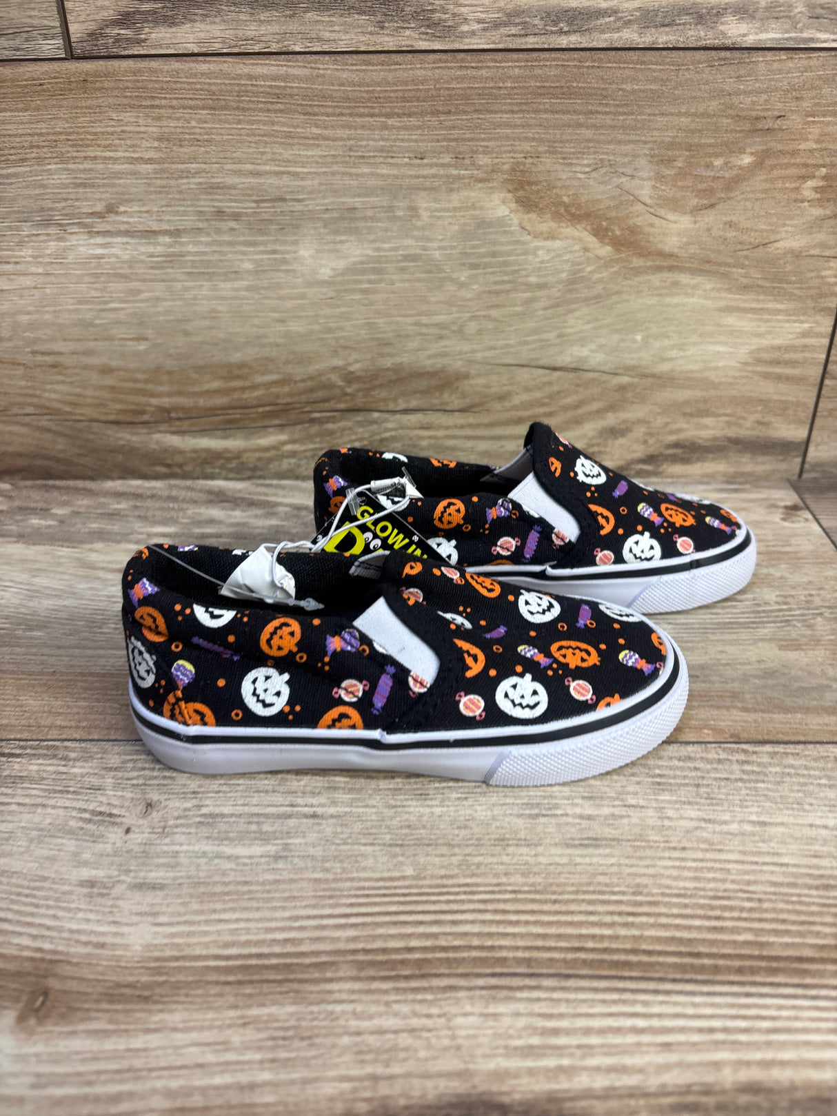 NEW Tommy Bahama Glow in The Dark Halloween Sneakers Black sz 9c