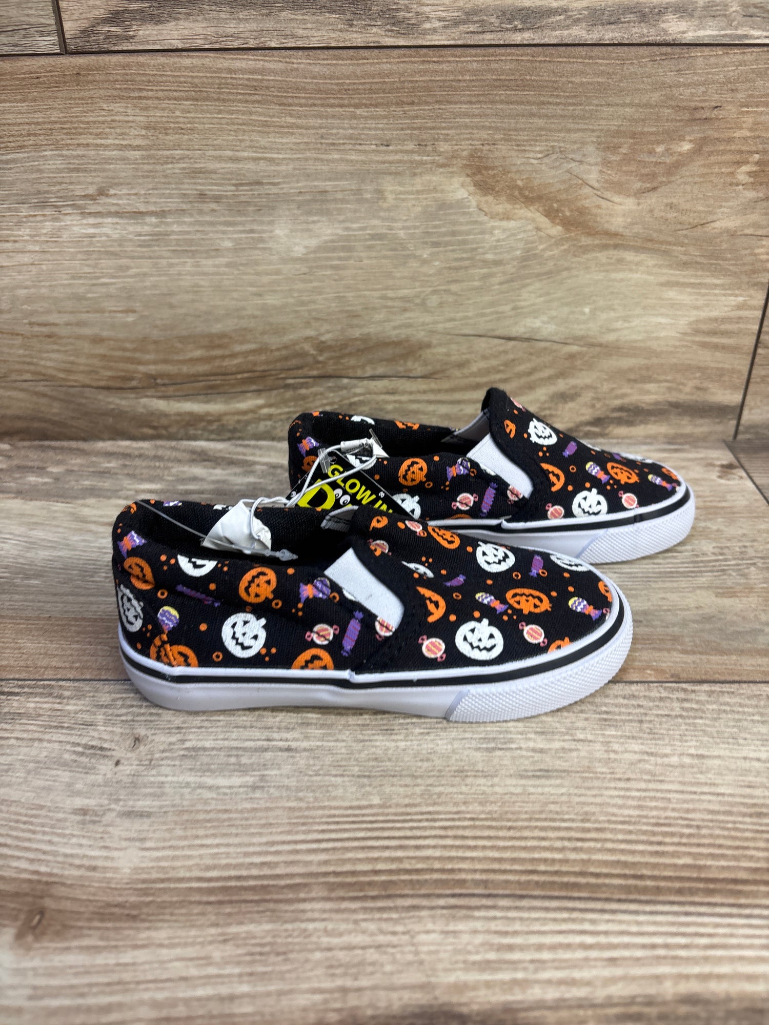 NEW Tommy Bahama Glow in The Dark Halloween Sneakers Black sz 9c