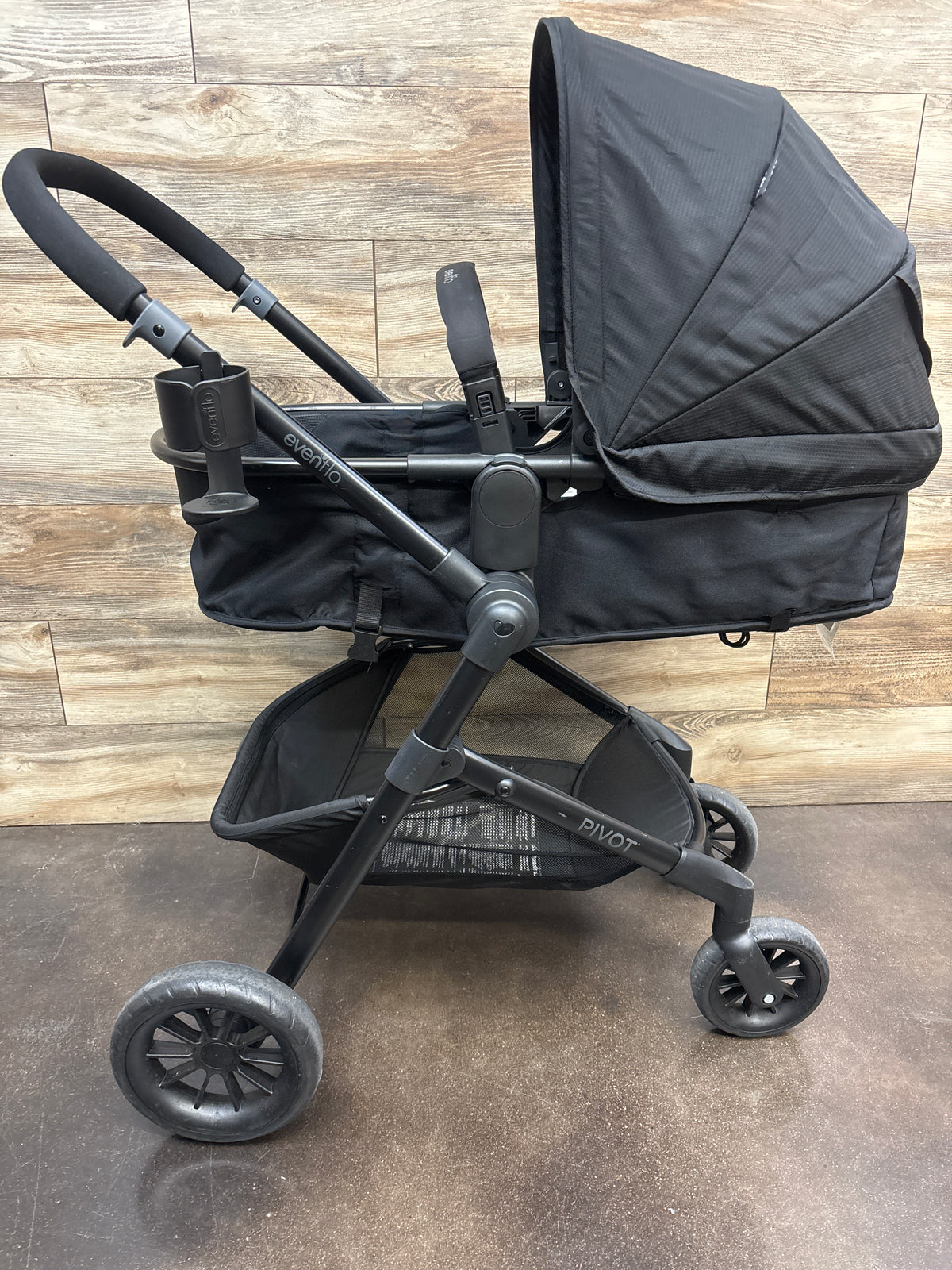 Evenflo Pivot Stroller in Black