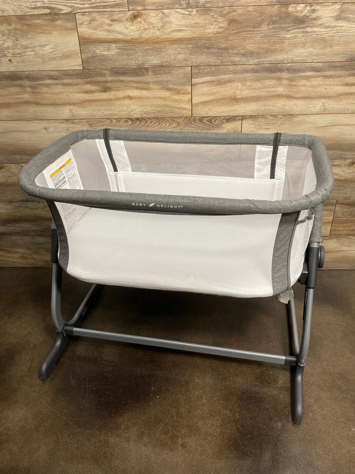 Baby Delight Beside Me Dreamer Bassinet in Grey