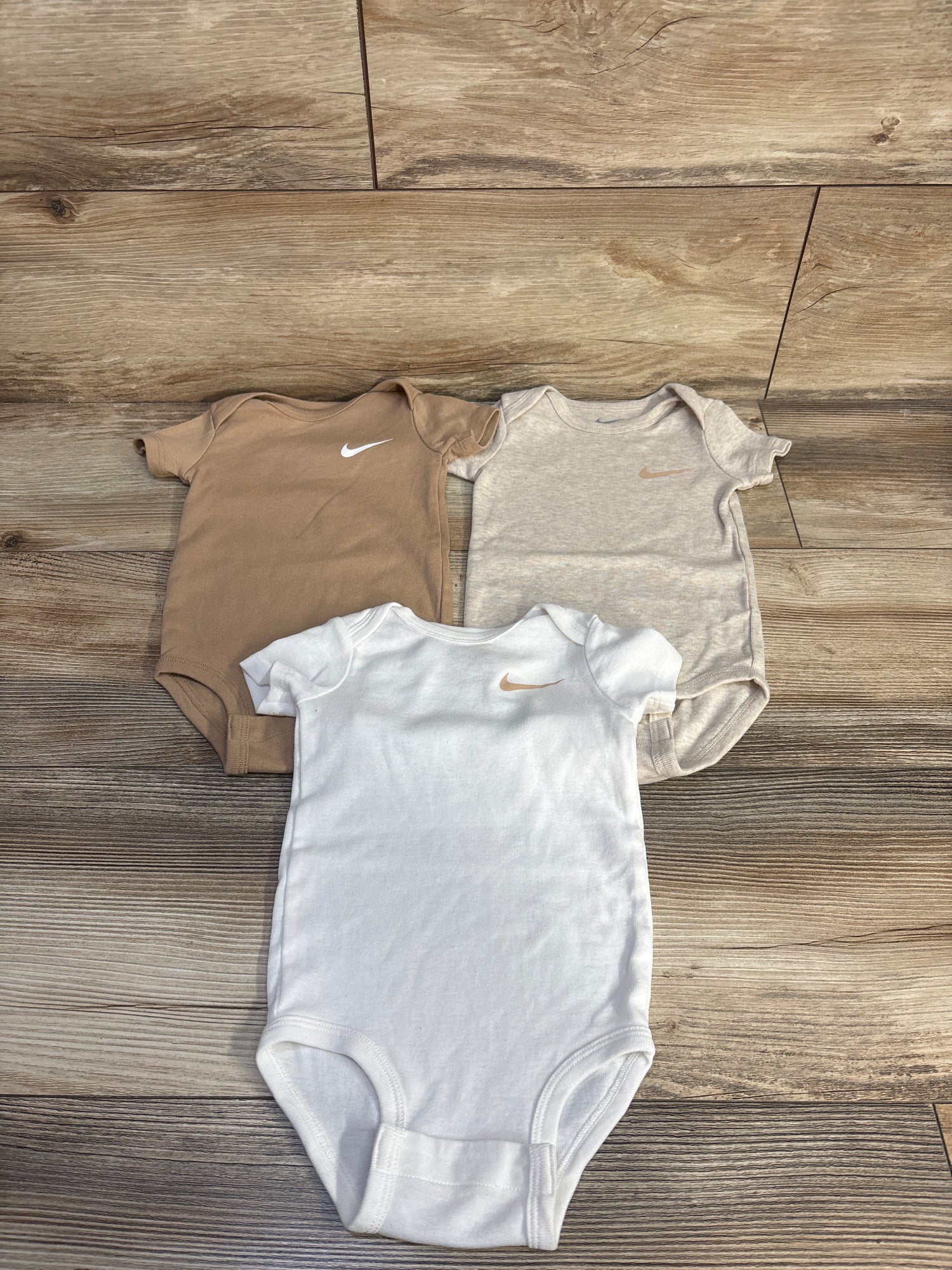 Nike 3pk Bodysuits Beige sz 9m