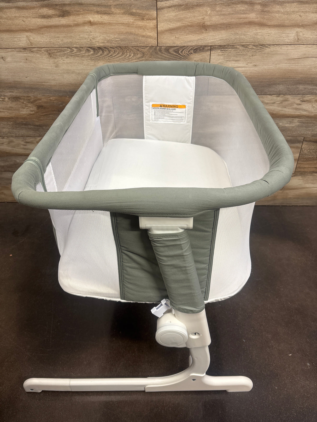 Baby Delight Beside Me Dreamer Bedside Bassinet in Grey