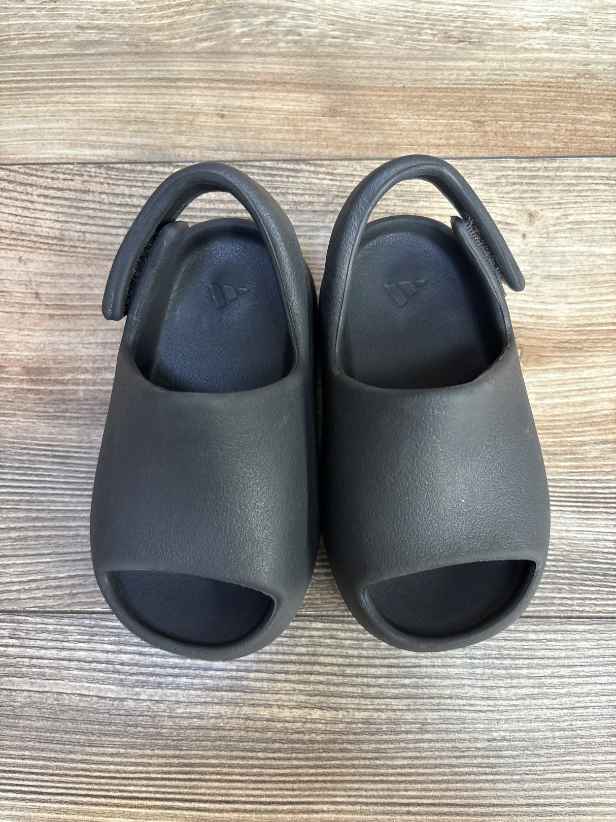 Adidas Yeezy Slides in Onyx sz 7c