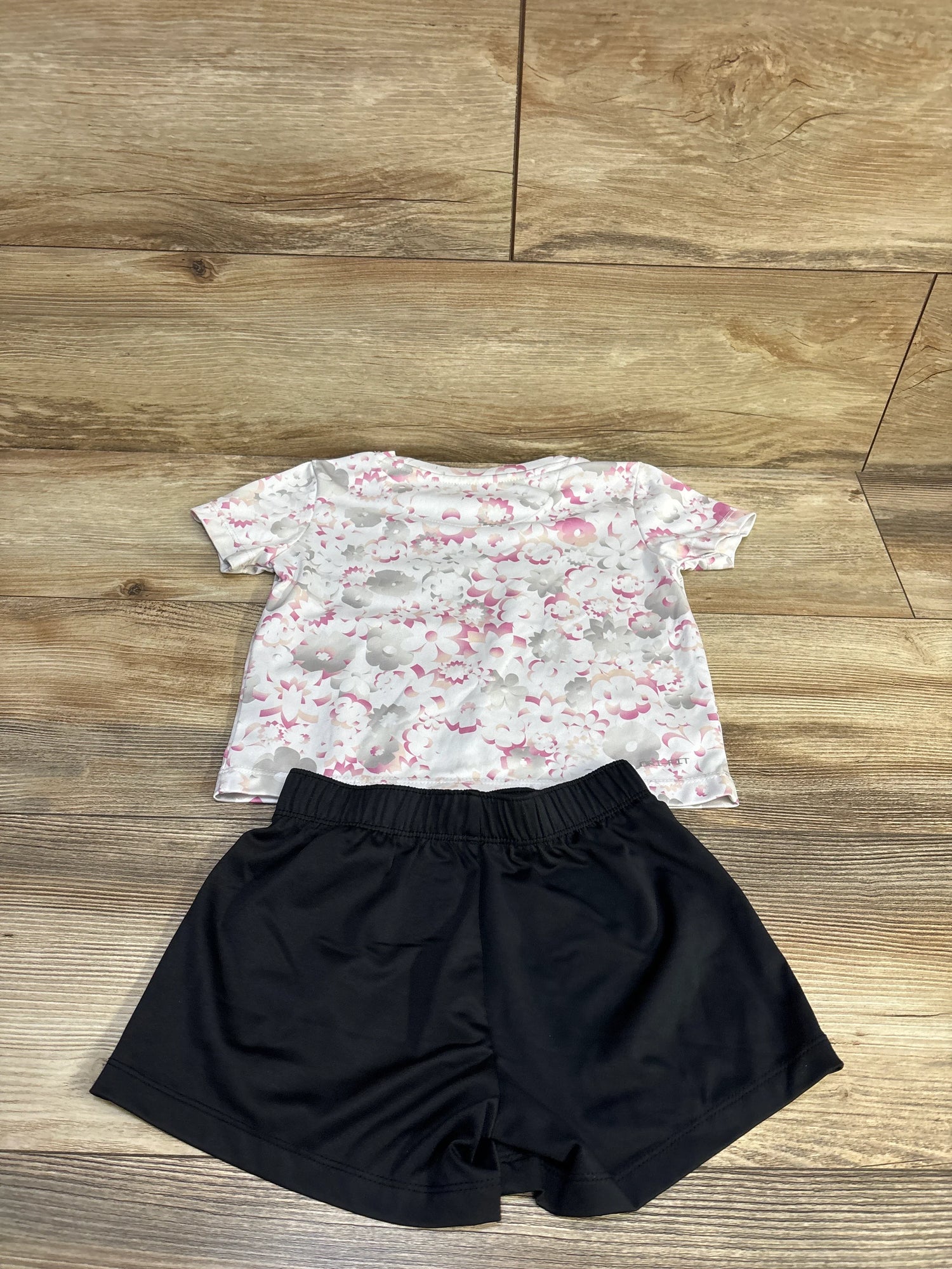 Nike Dri-Fit 2pc Shirt & Shorts Set White sz 4T