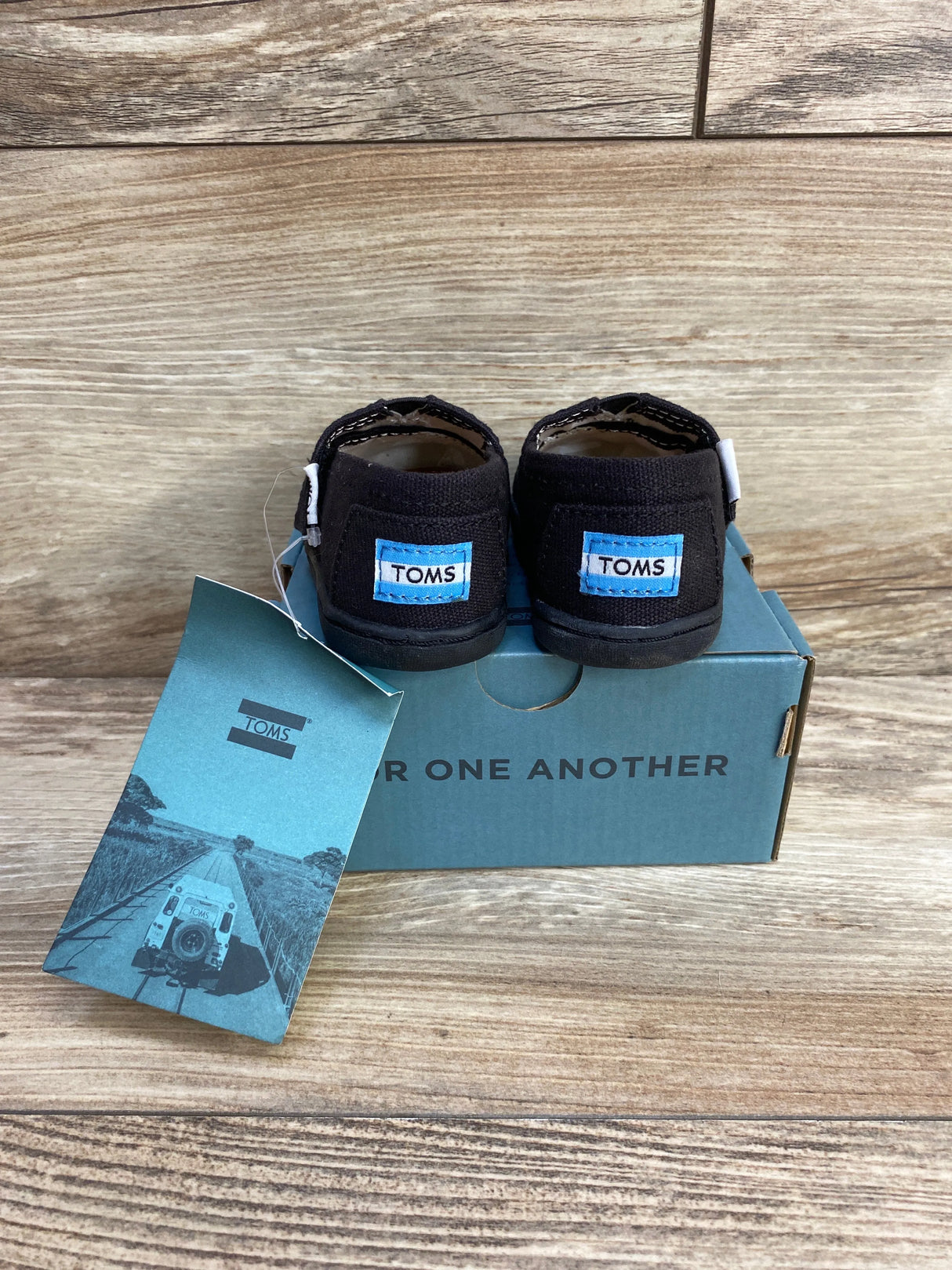 NEW TOMS Tiny Canvas Classic Slip-On Shoes sz 3c