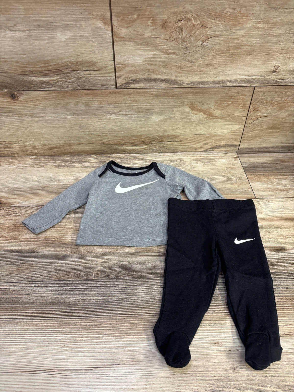 Nike 2pc Logo Shirt & Footed Bottoms Set Grey sz 3m