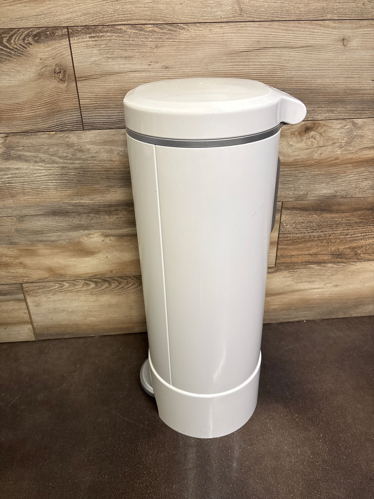 Munchkin STEP Diaper Pail, Powered by Arm & Hammer