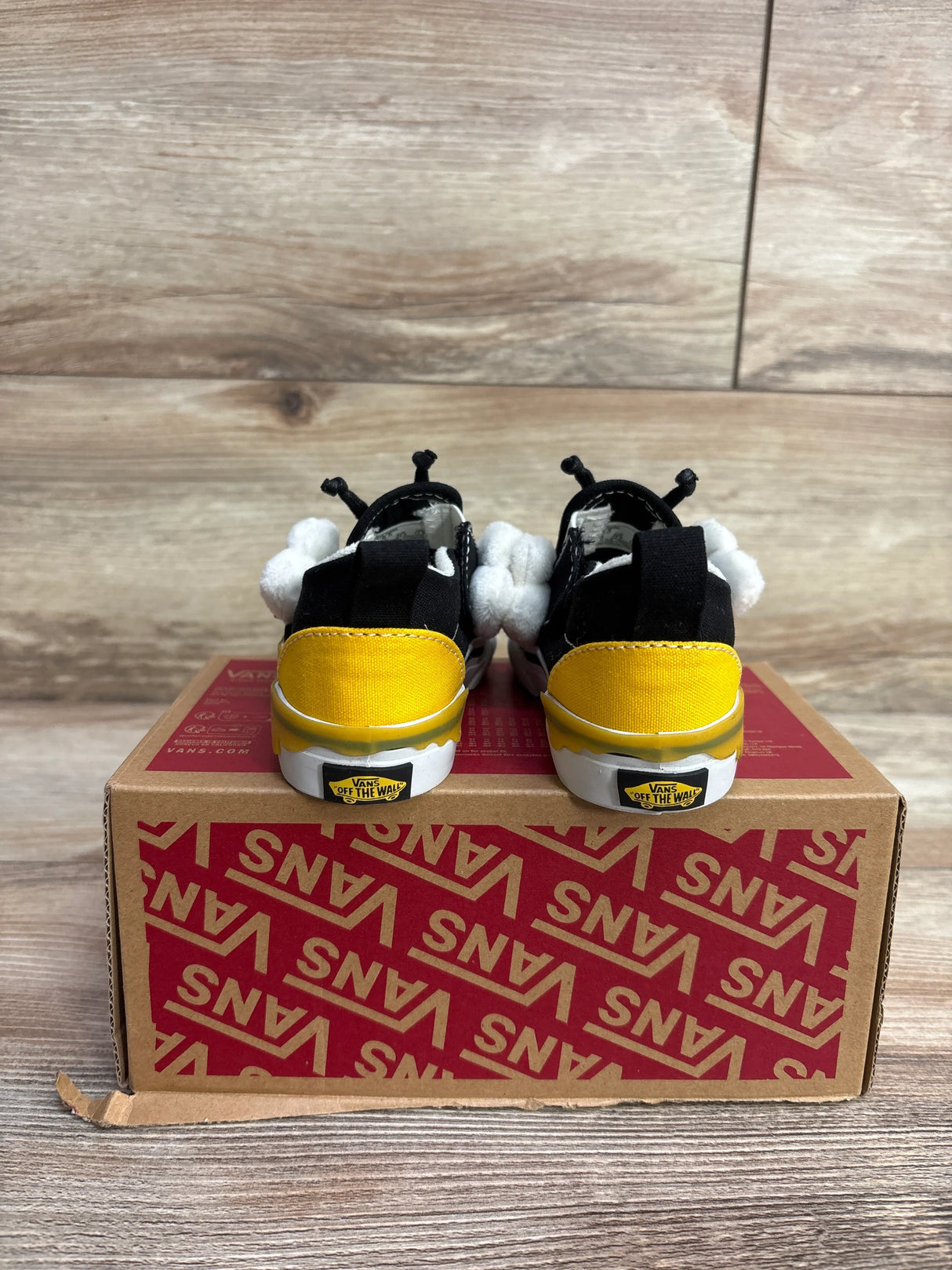 Vans Slip-On V Bee Sneakers sz 6.5c