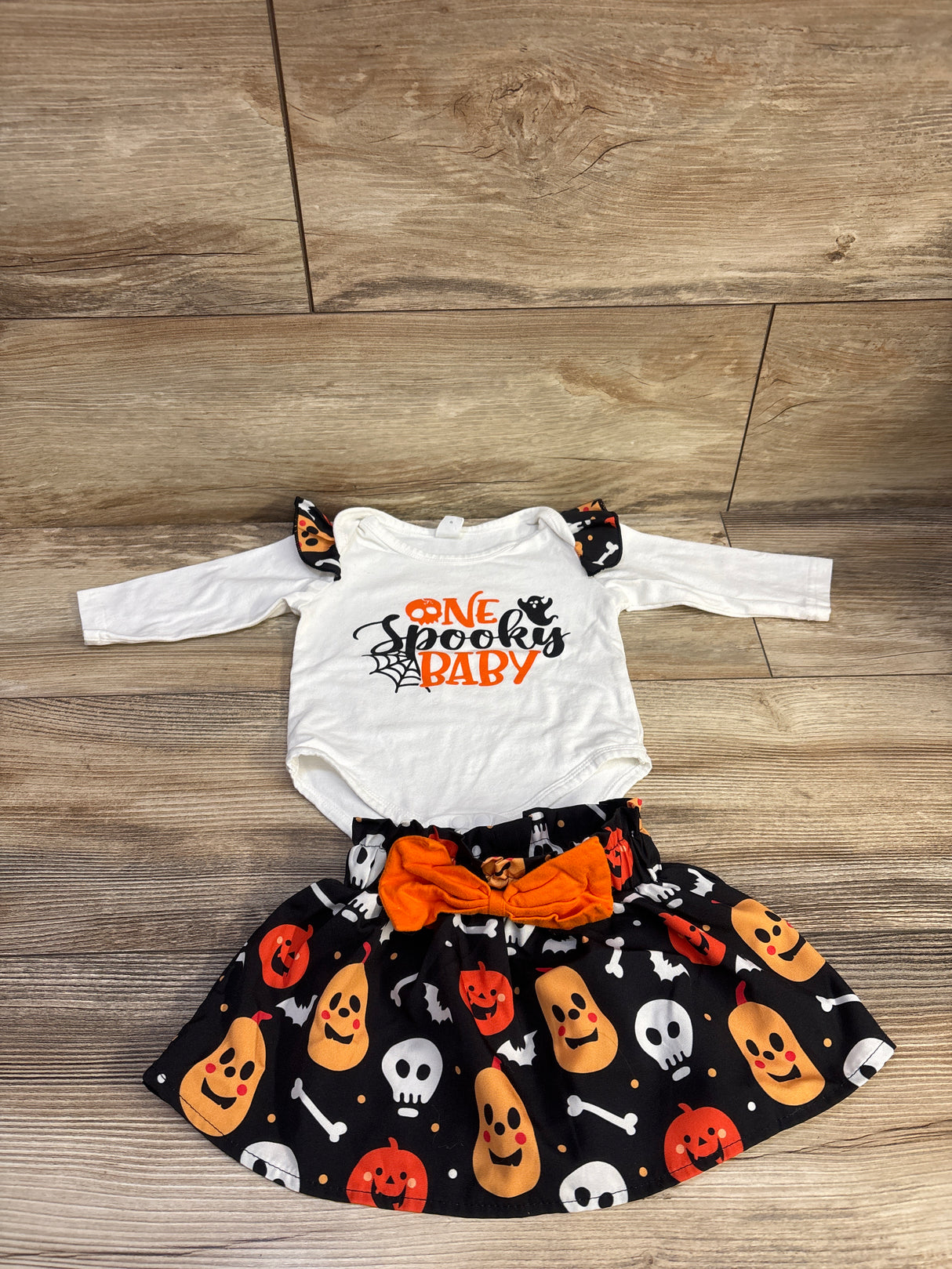 Shein 2pc One Spooky Baby Bodysuit & Skirt Set White sz 3-6m