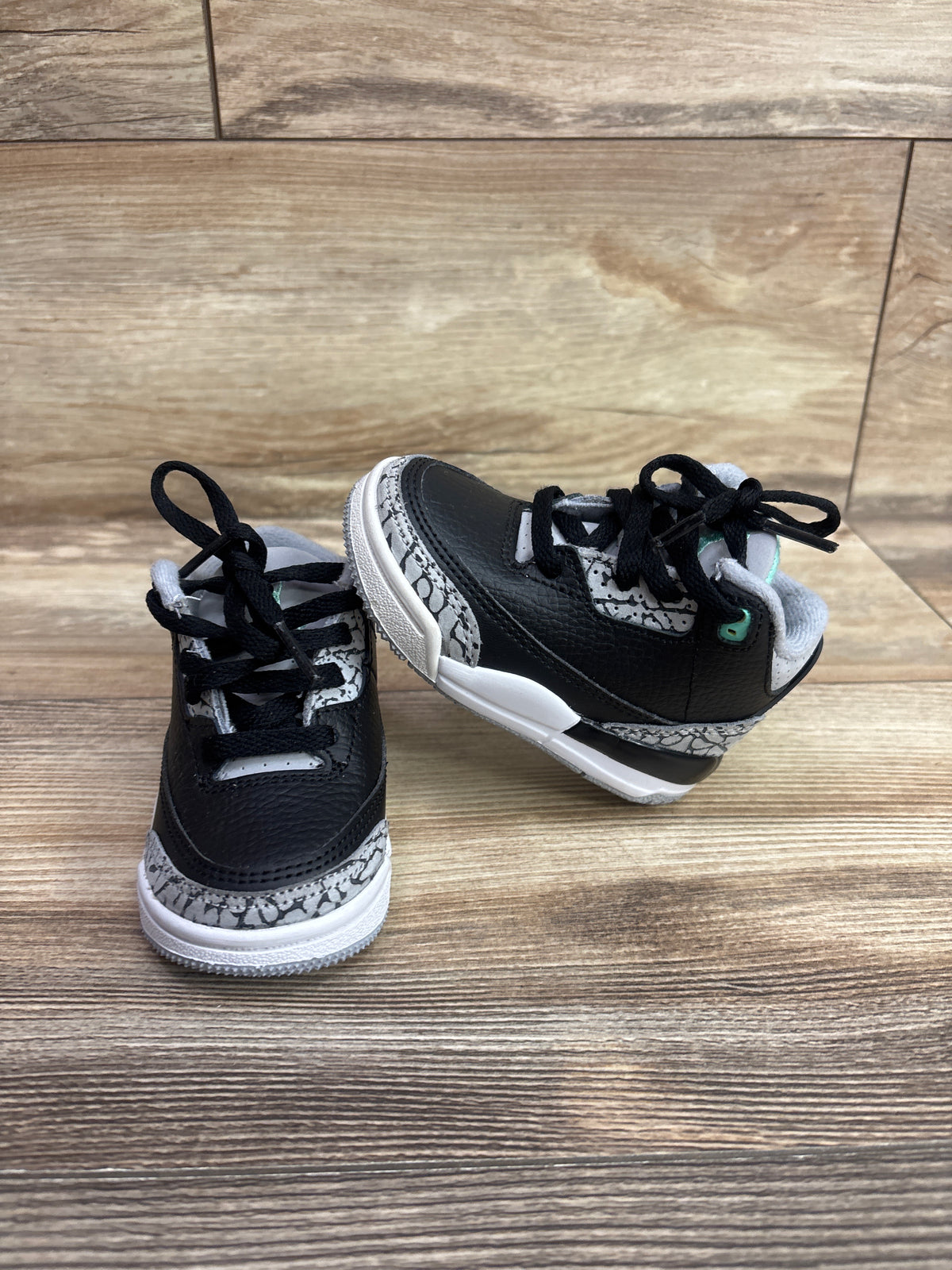 Air Jordan 3 Retro TD 'Green Glow' Sneakers sz 4c