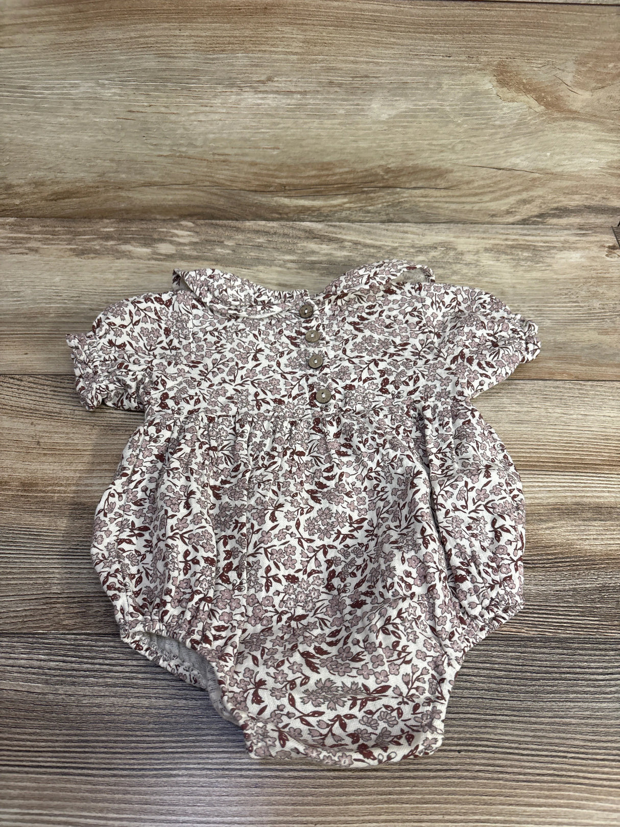 Quincy Mae Mauve Ditsy Collared Romper sz 0-3m