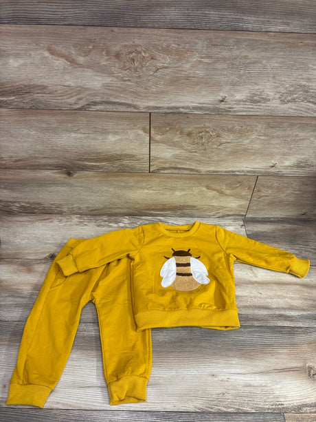 Front view of MAHUAOYIXI 2 piece bee sweatshirt and pants set showcasing bee applique with wood look background