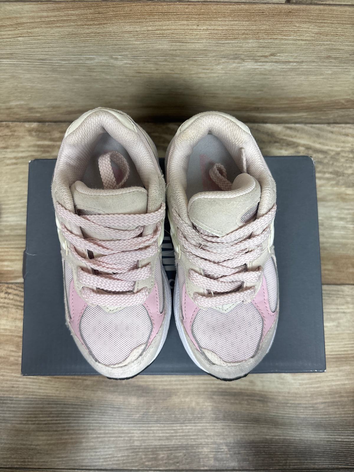New Balance 2002R Lace-Up Sneakers Pink Sand sz 11c