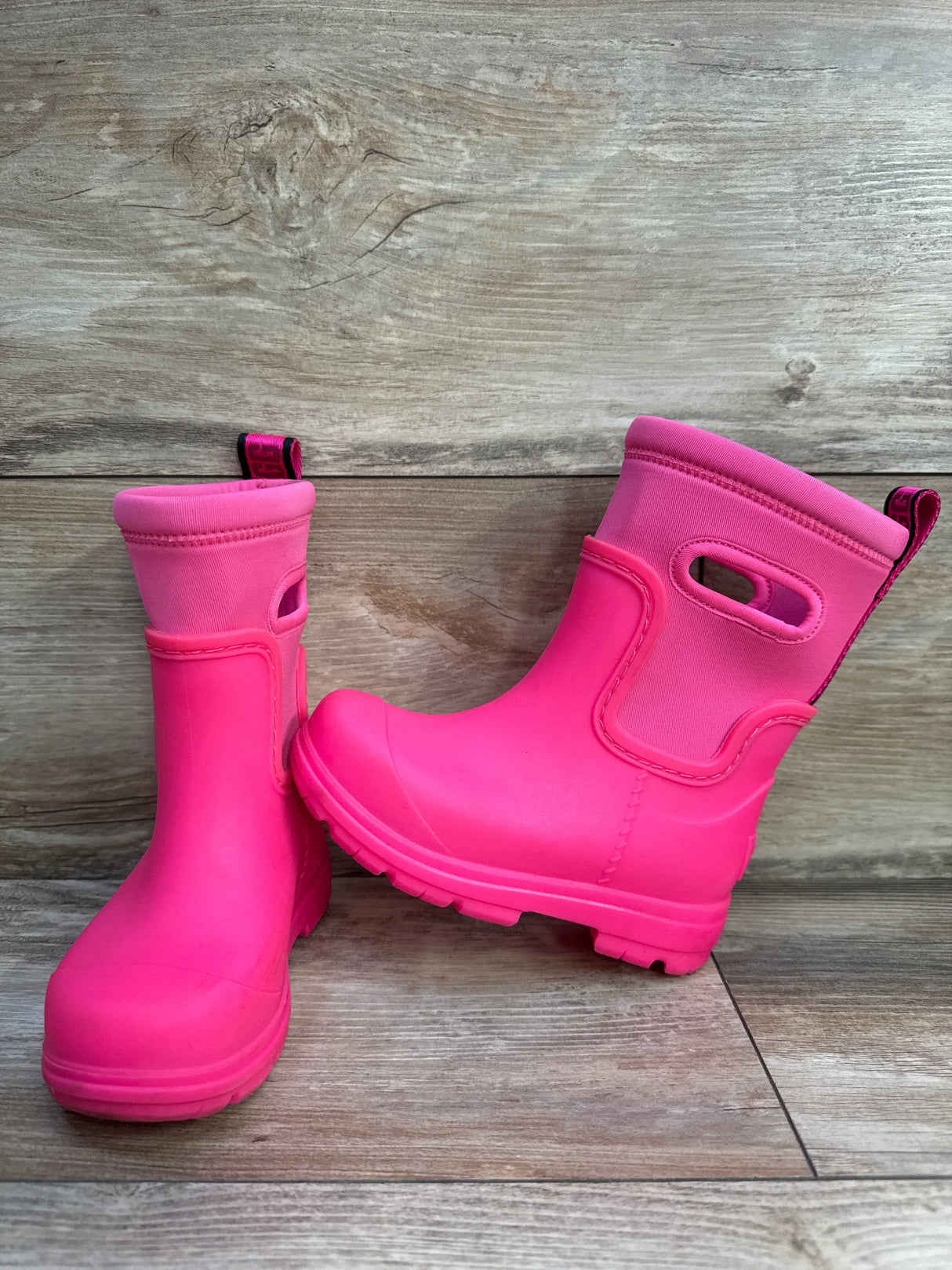 UGG Droplet Mid Boots Neon Pink sz 9c - Me n Mommy To Be