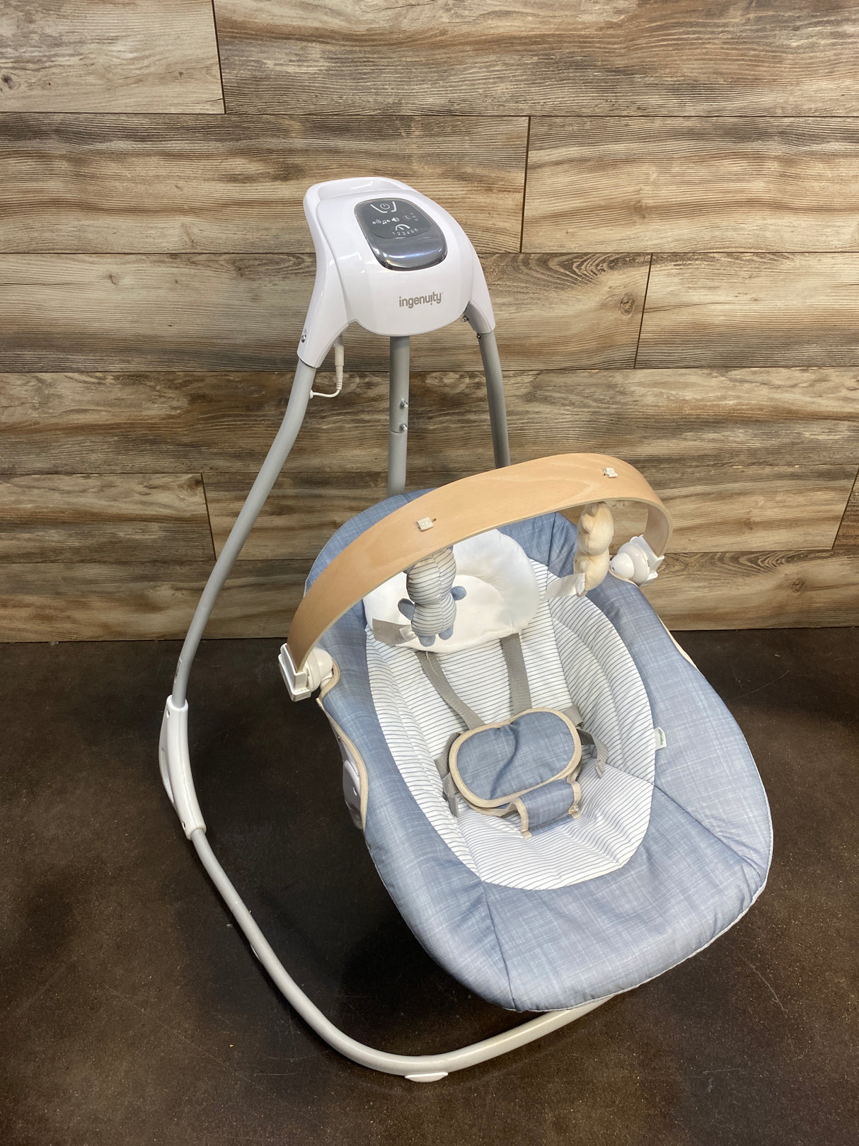 Ingenuity Simple Comfort Compact Swing with Wood Toy Bar - Chambray
