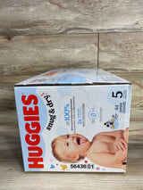 NEW Huggies Snug & Dry Diapers Size 5 84ct.