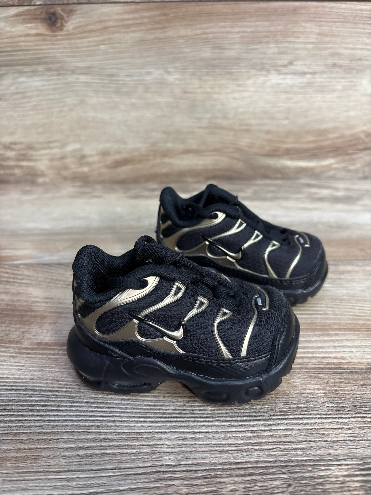 Nike Air Max Plus TD 'Black Metallic Gold Star' Sneakers, Black sz 2c