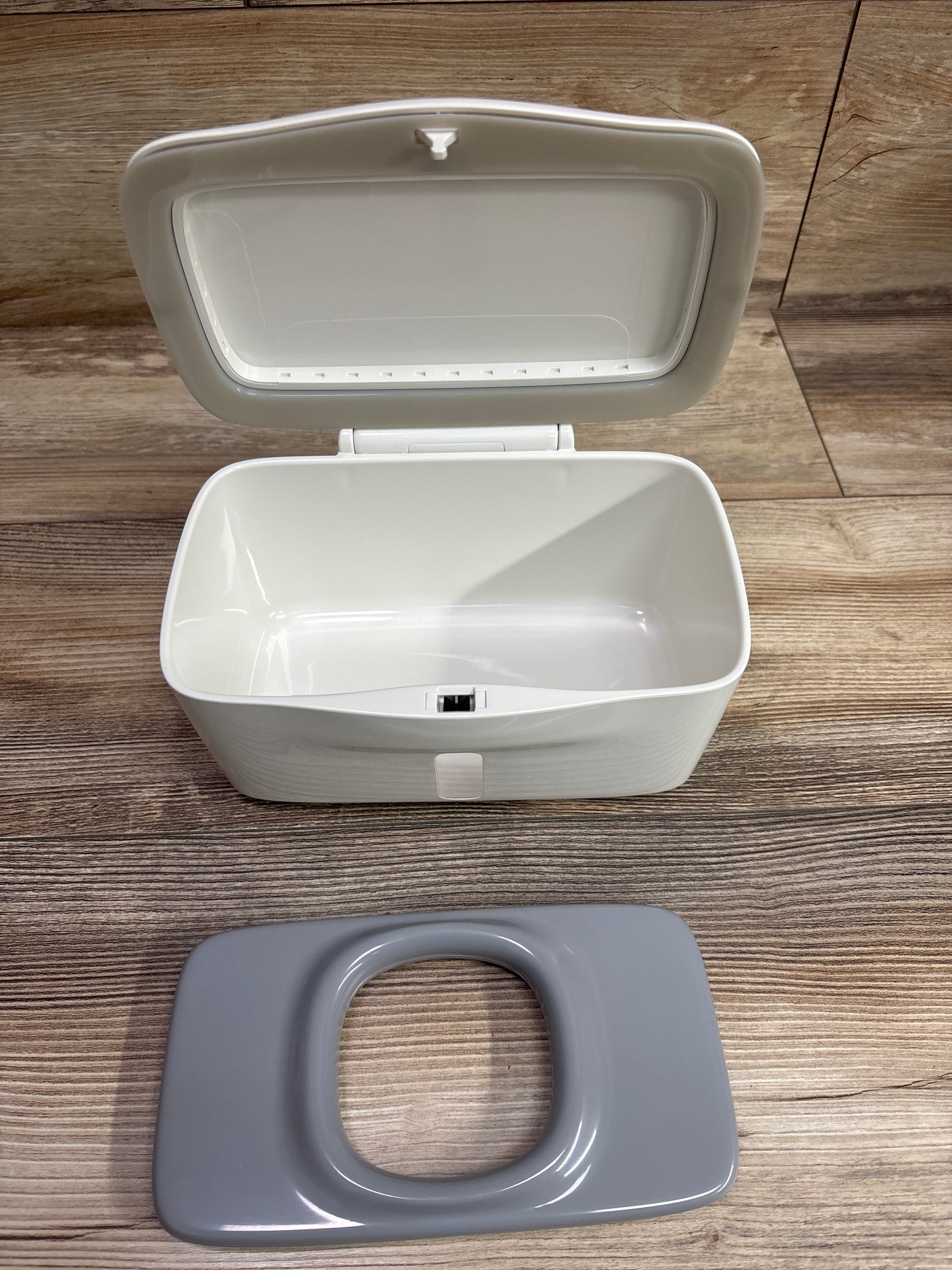 OXO Tot Perfect Pull Wipes Dispenser
