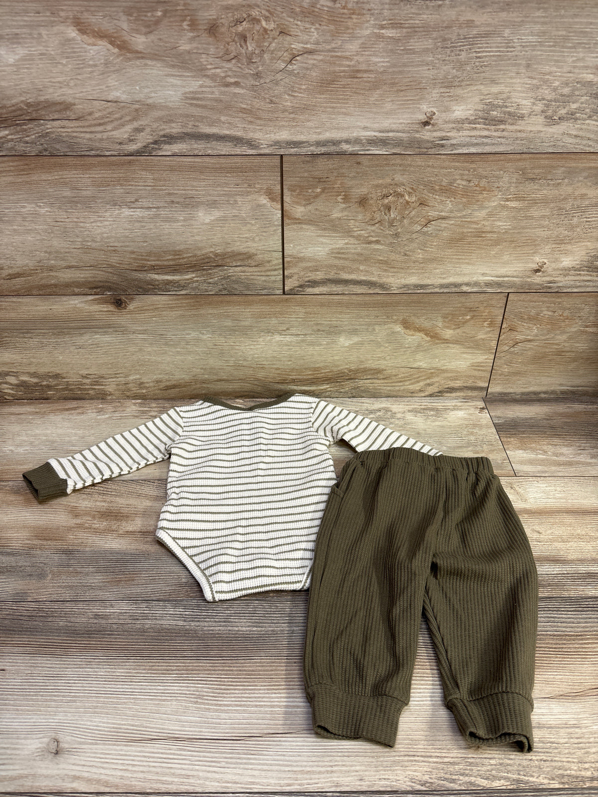 Yoawdats 2pc Knit Striped Henley Bodysuit & pants Set White sz 6-12m