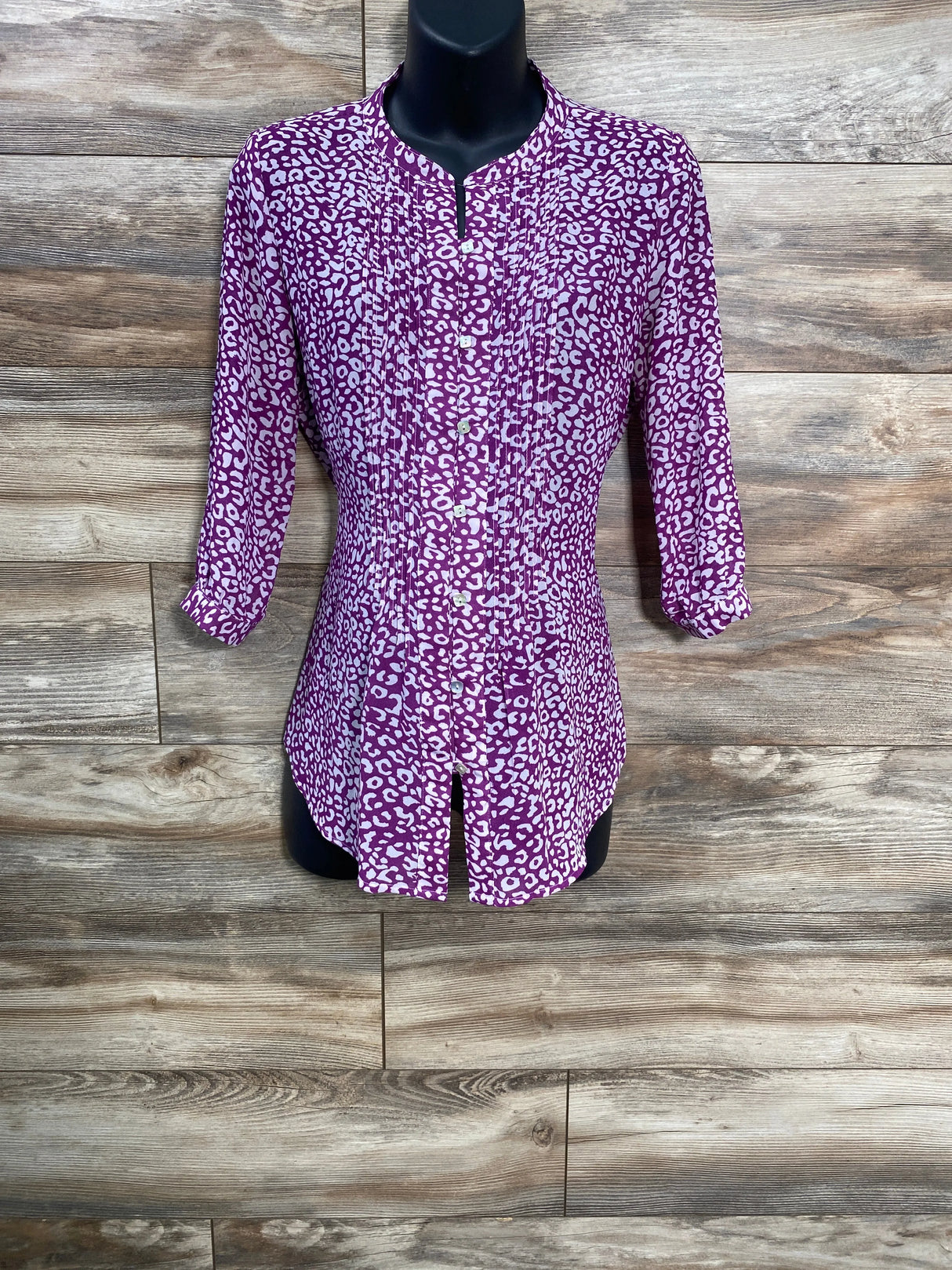 A Pea In The Pod Leopard Print Button Up Top Purple sz Medium