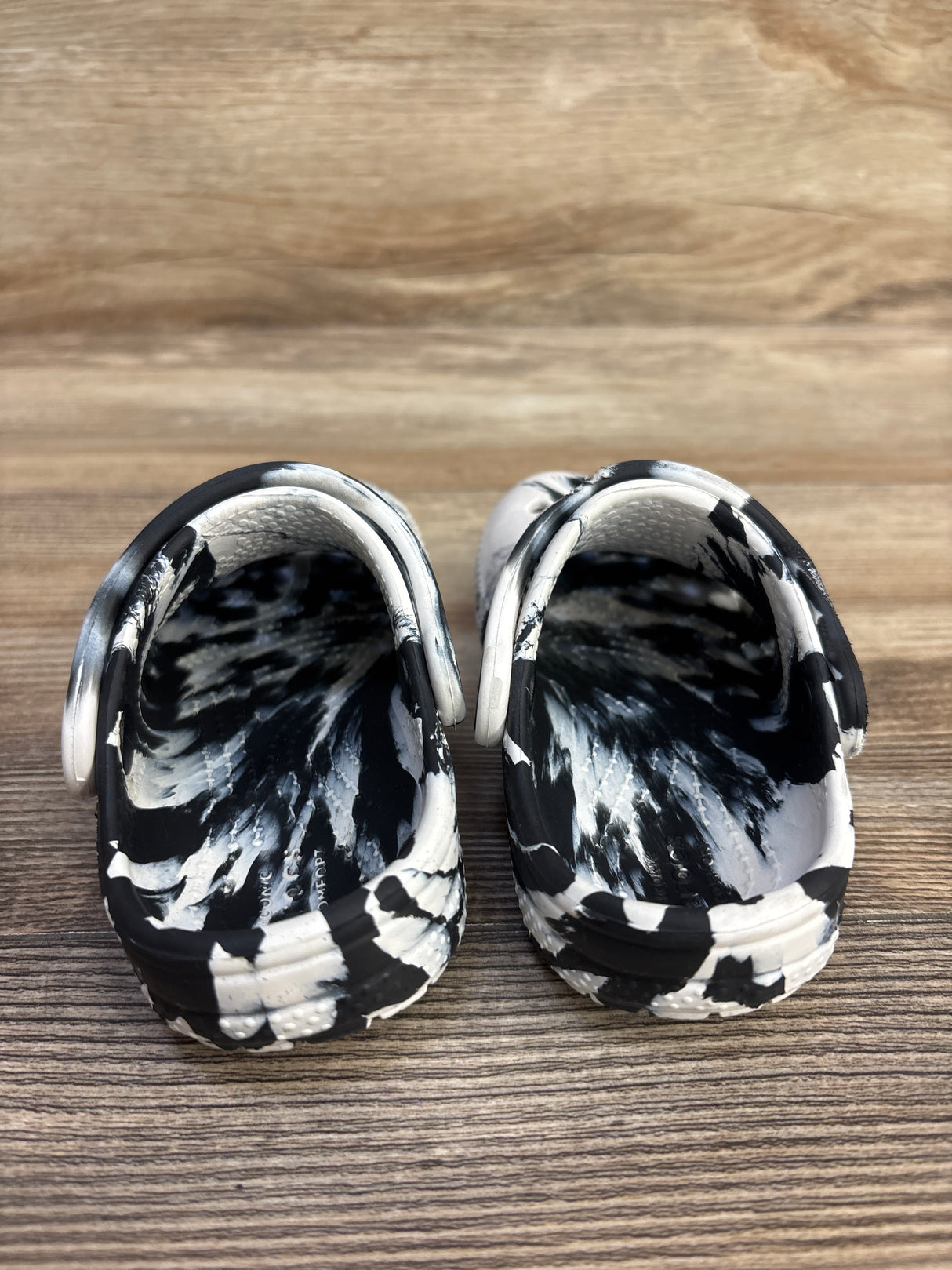 Crocs Classic Clogs White/Black Tie Dye sz 7c