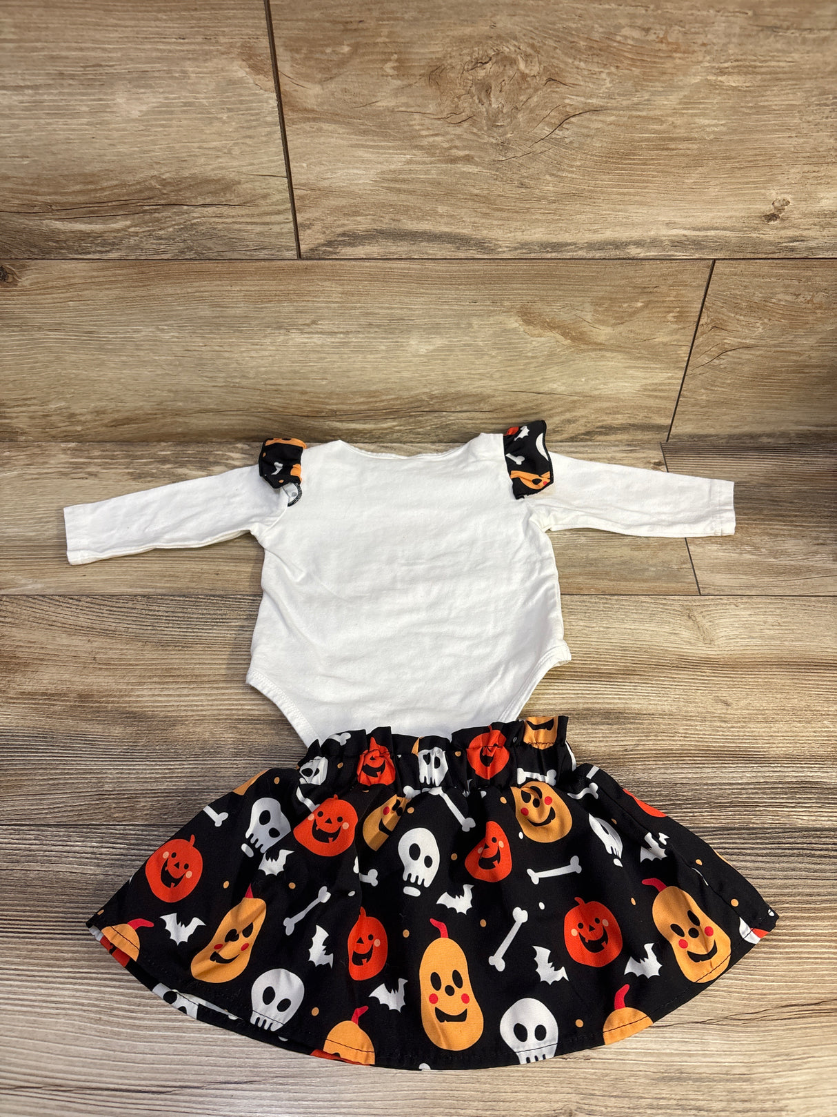 Shein 2pc One Spooky Baby Bodysuit & Skirt Set White sz 3-6m