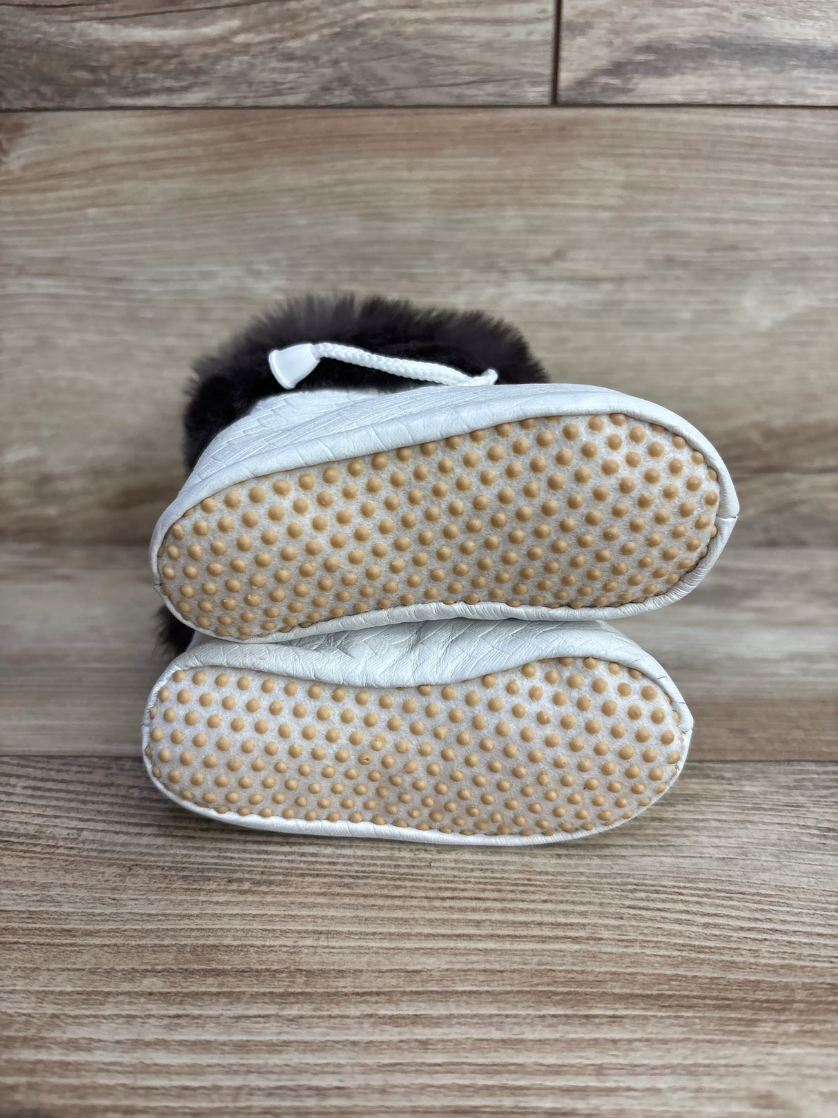 Faux Fur Soft Sole Boots White sz 2/3c