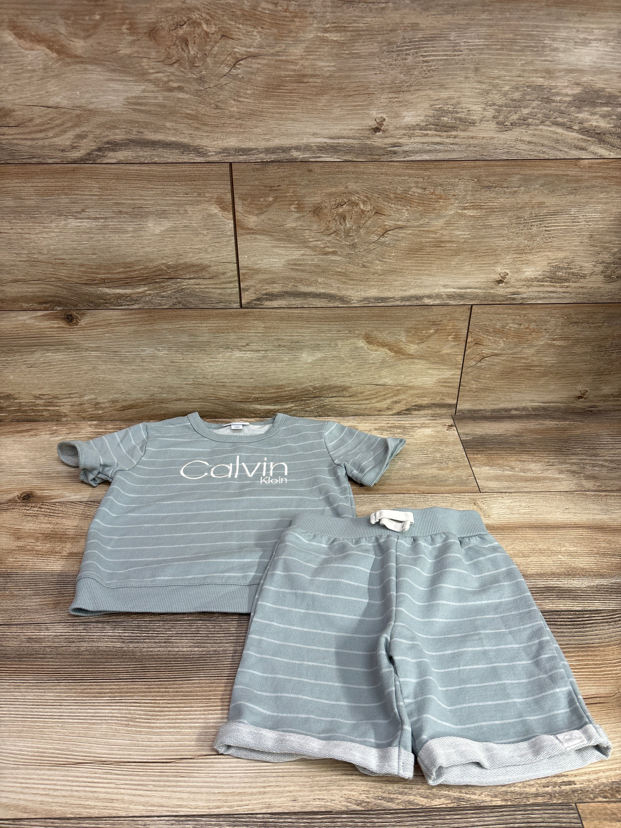 Calvin Klein 2pc Shirt & Shorts Set Green sz 4T