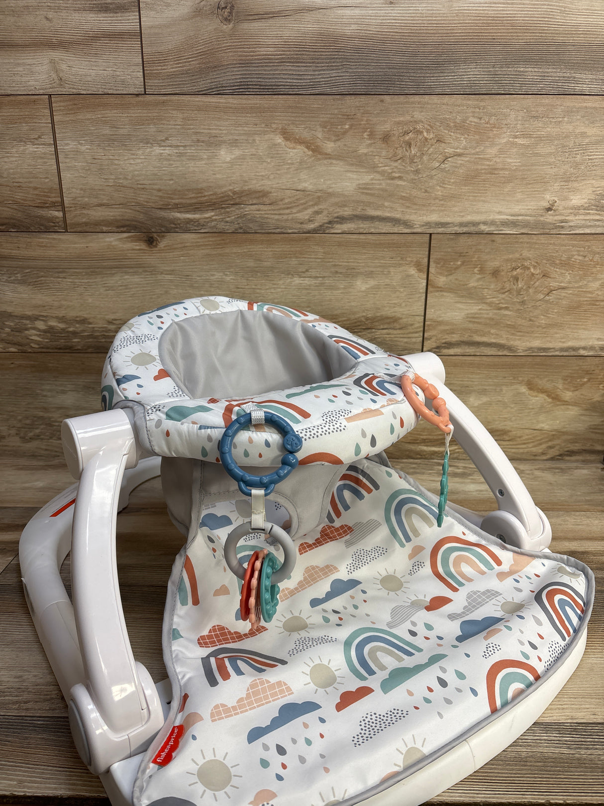 Fisher Price Sit-Me-Up Floor Seat in Rainbow Showers