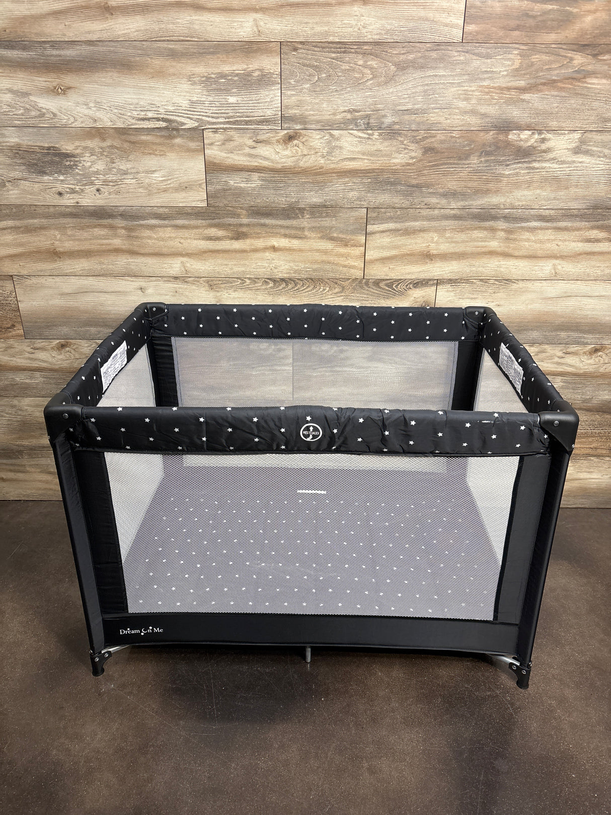 Dream on Me Zodiak Play Yard, Black