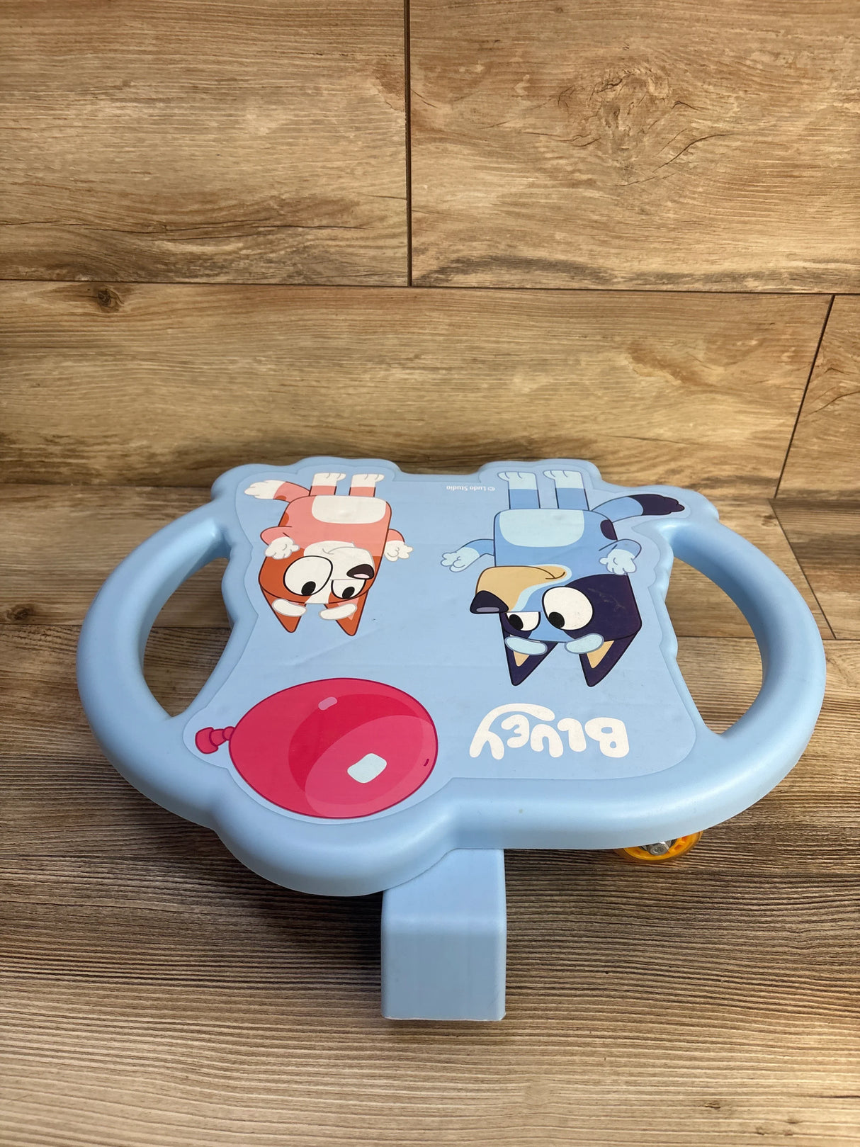 Bluey Scoot Board with Light Up Wheels