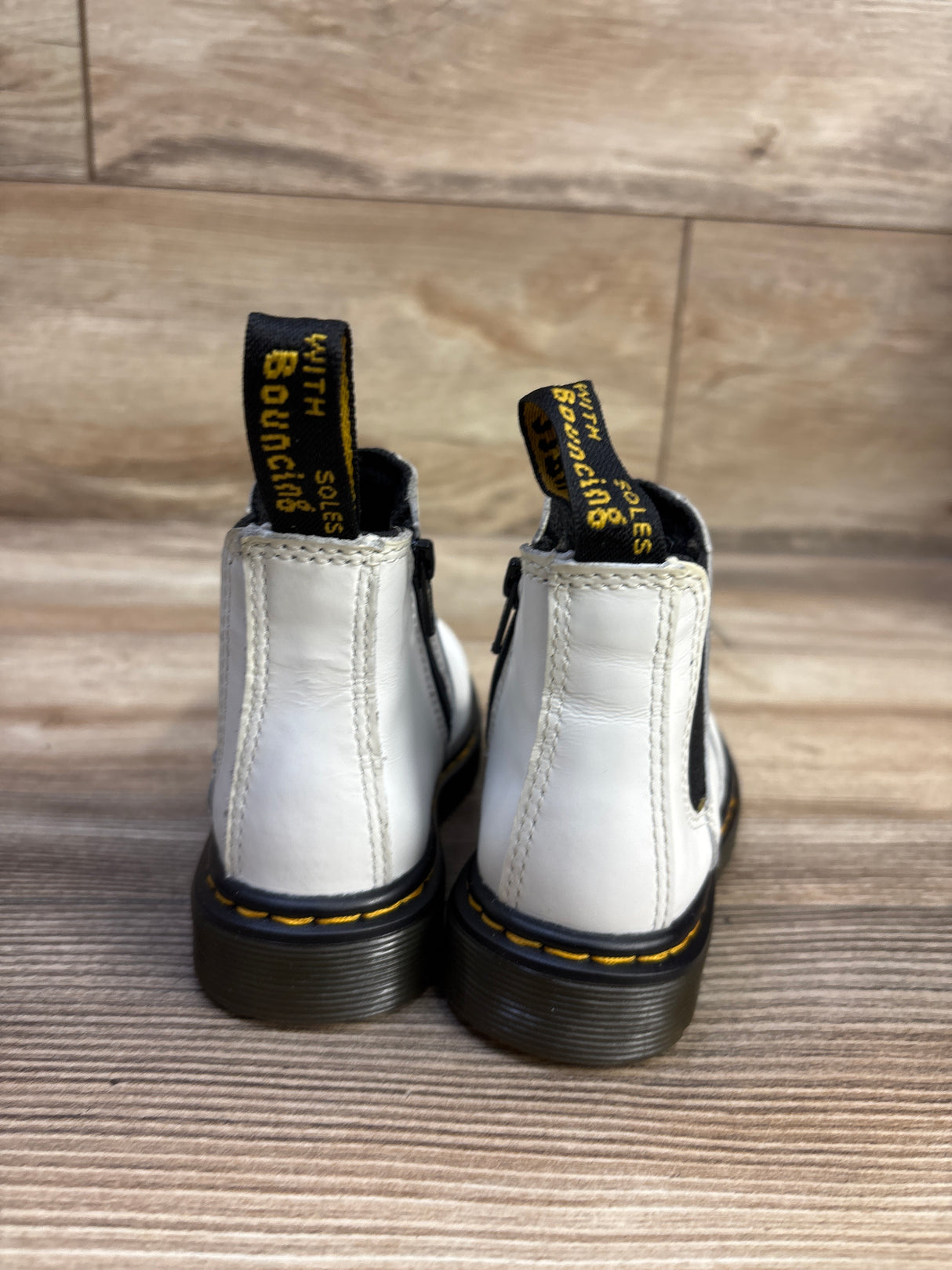 Dr. Martens Chelsea Boots White sz 7c