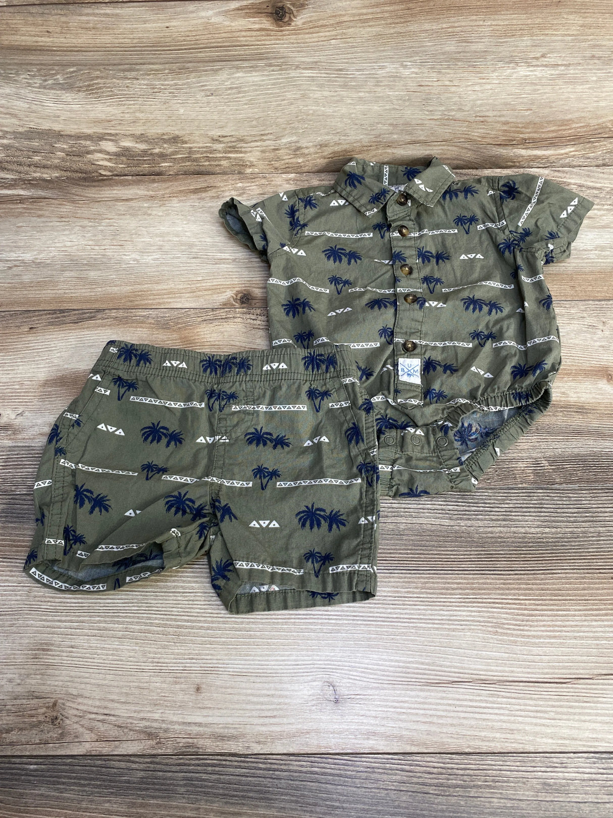 Baby B.U.M. 2pc Button Up Bodysuit & Shorts Green sz 9m